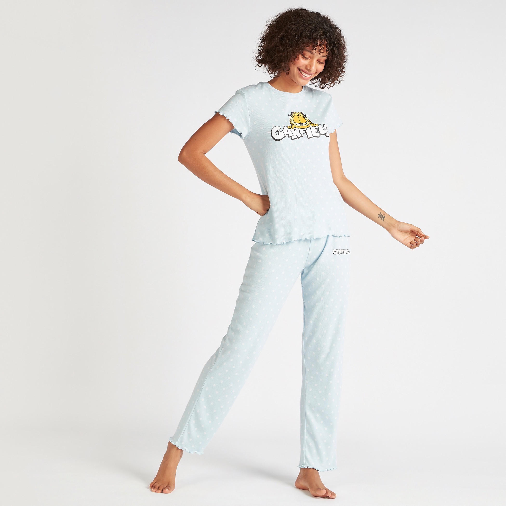 طقم بيجاما من شورت وتيشيرت بطبعات غارفيلد-women-clothing-nightwear-pyjamas-longsets-image-2