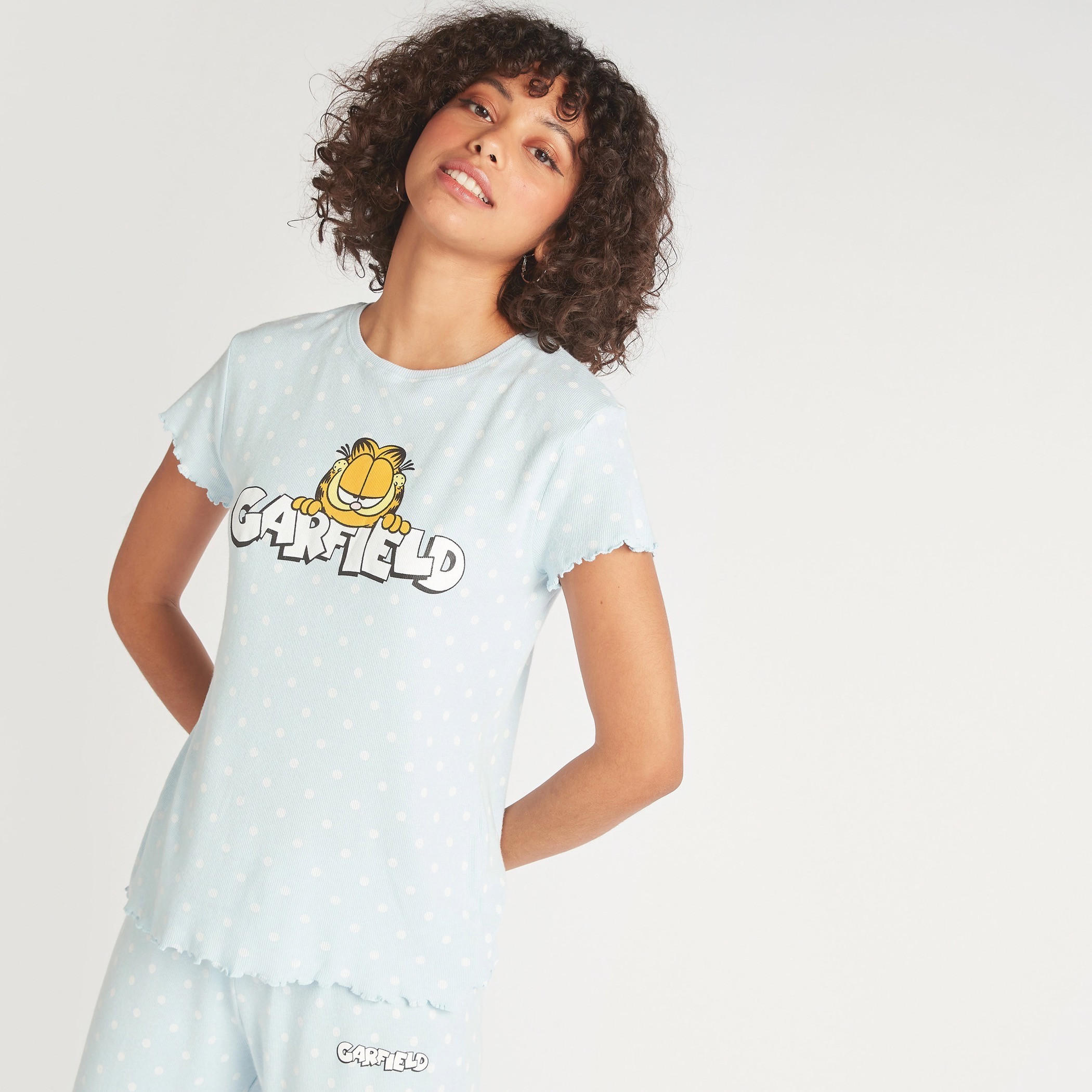 طقم بيجاما من شورت وتيشيرت بطبعات غارفيلد-women-clothing-nightwear-pyjamas-longsets-image-6