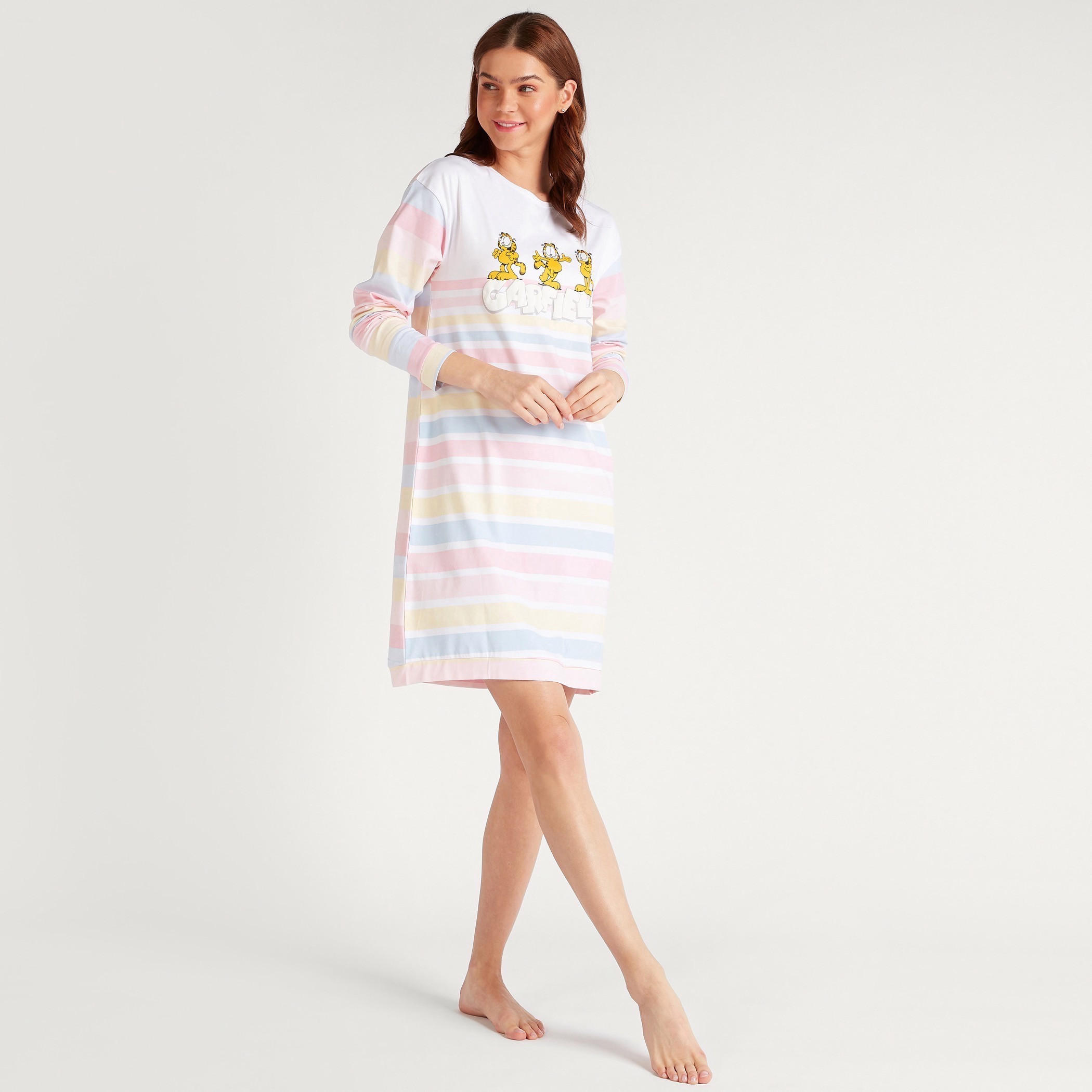 قميص نوم بطبعات غارفيلد وياقة ضيّقة وأكمام طويلة-women-clothing-nightwear-nighties-image-2
