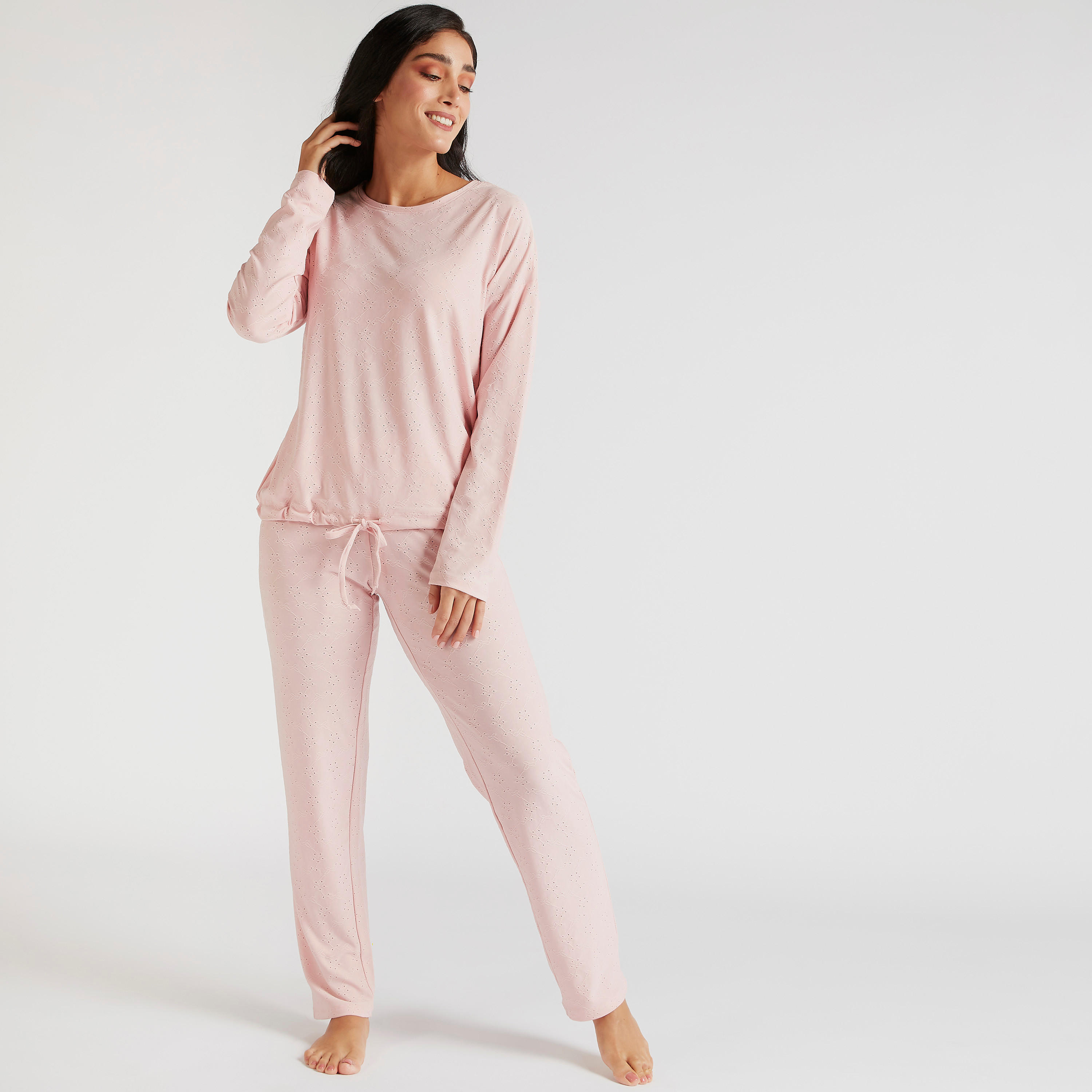 طقم من بنطلون بيجاما طويل بأربطة وقميص نوم مطرّز-women-clothing-nightwear-pyjamas-longsets-image-2