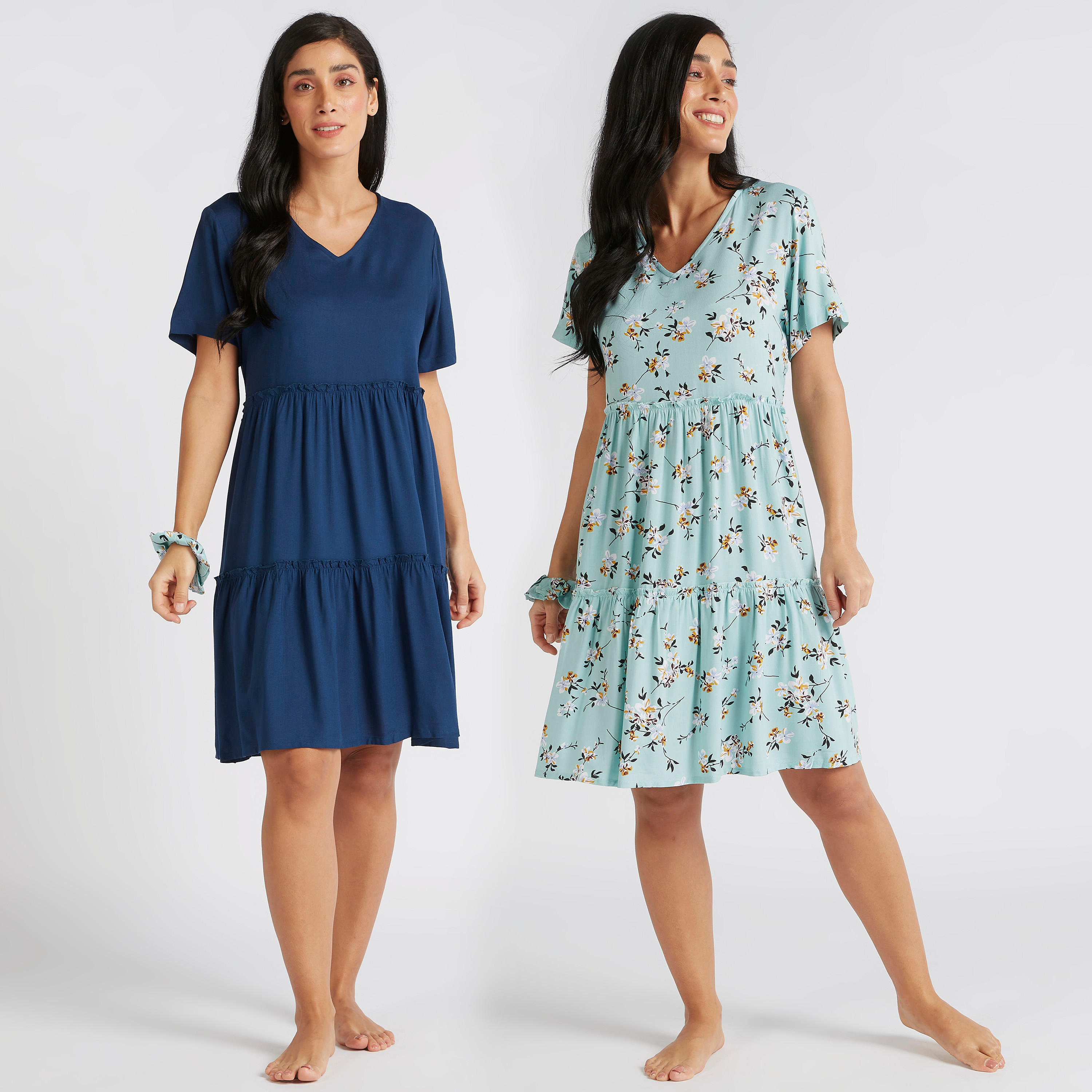 قميص نوم بياقة v وأكمام قصيرة بطبعات - طقم من قطعتين-women-clothing-nightwear-nighties-image-1
