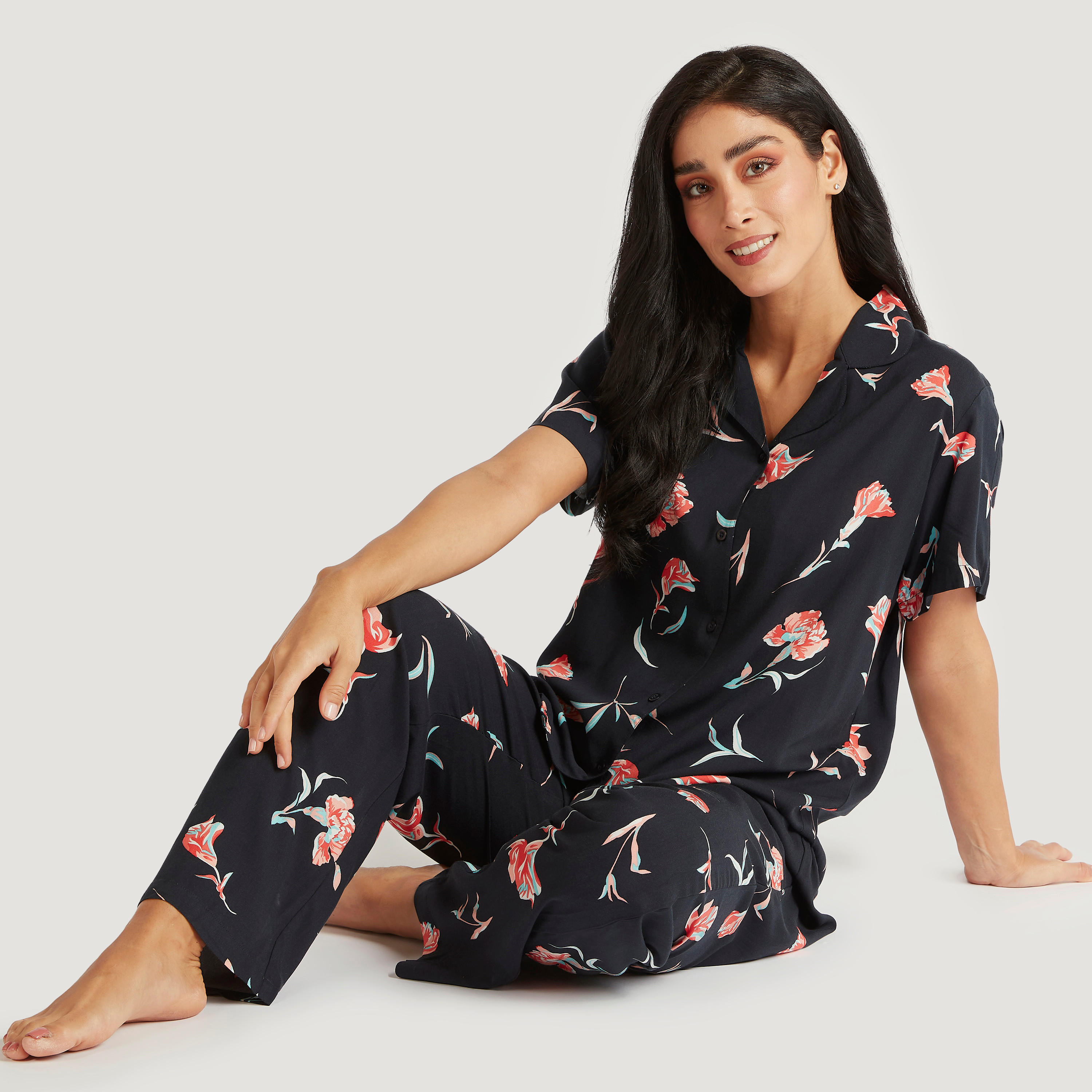 طقم بنطلون بيجاما طويل وقميص بطبعات أزهار وياقة عادية-women-clothing-nightwear-pyjamas-longsets-image-1