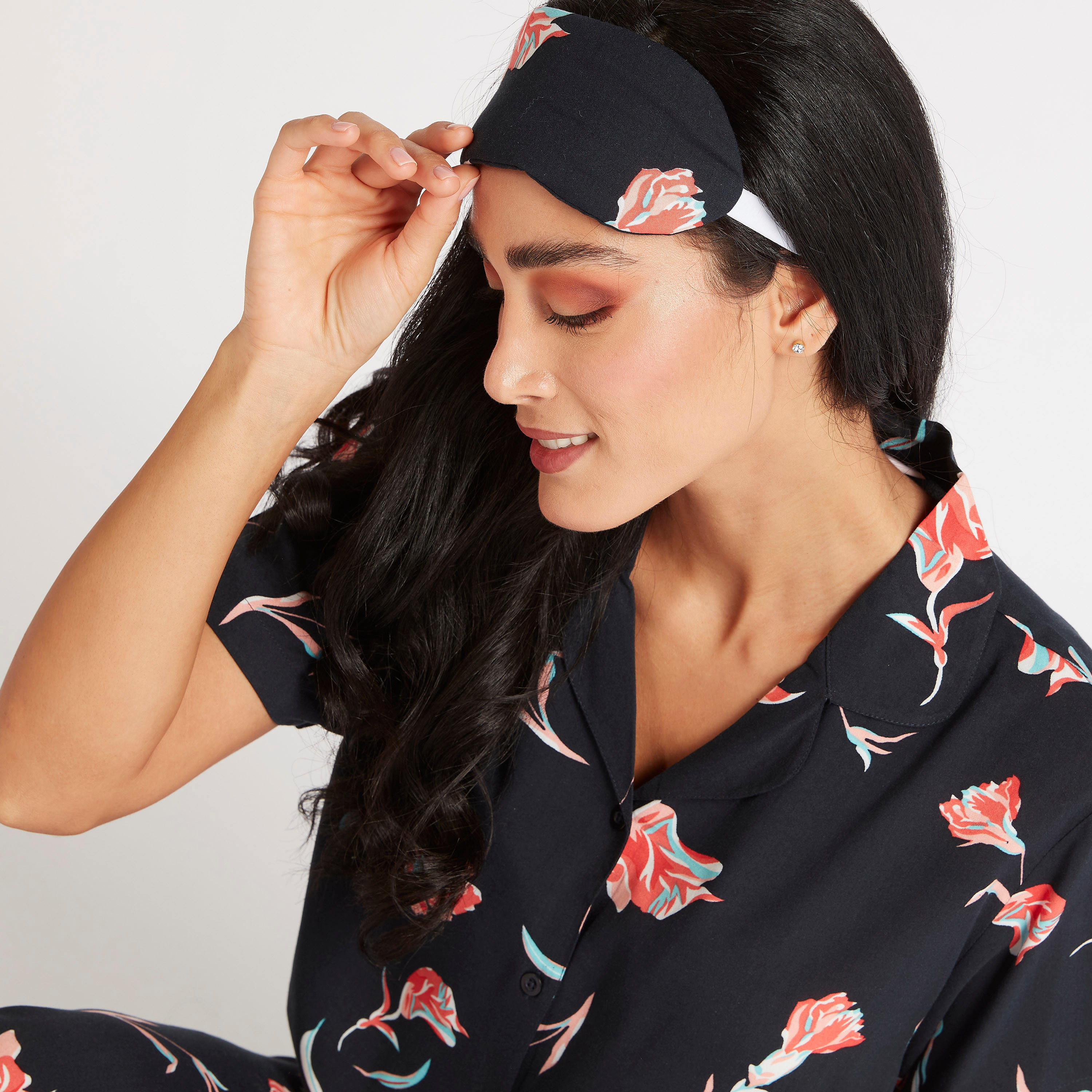 طقم بنطلون بيجاما طويل وقميص بطبعات أزهار وياقة عادية-women-clothing-nightwear-pyjamas-longsets-image-2