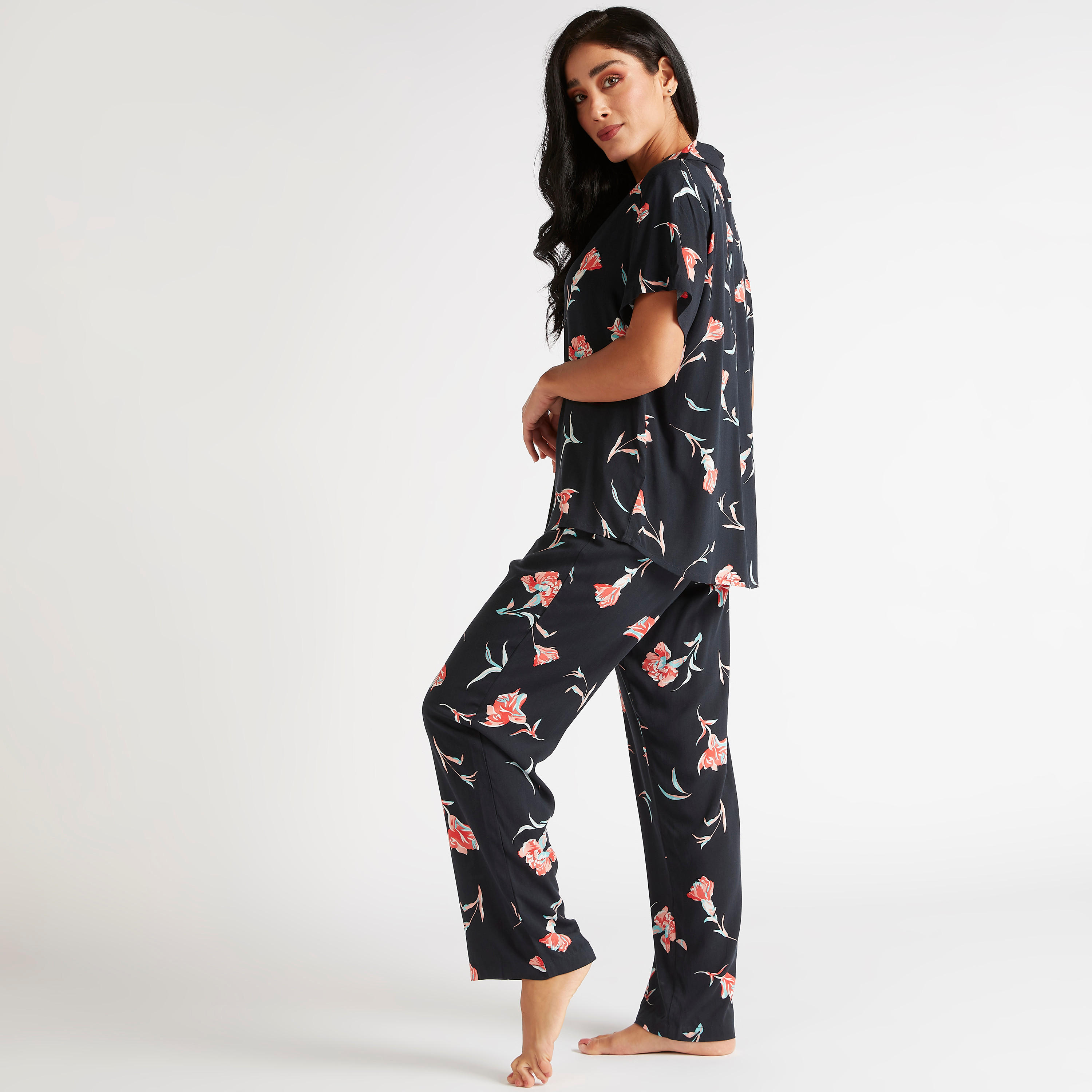 طقم بنطلون بيجاما طويل وقميص بطبعات أزهار وياقة عادية-women-clothing-nightwear-pyjamas-longsets-image-4