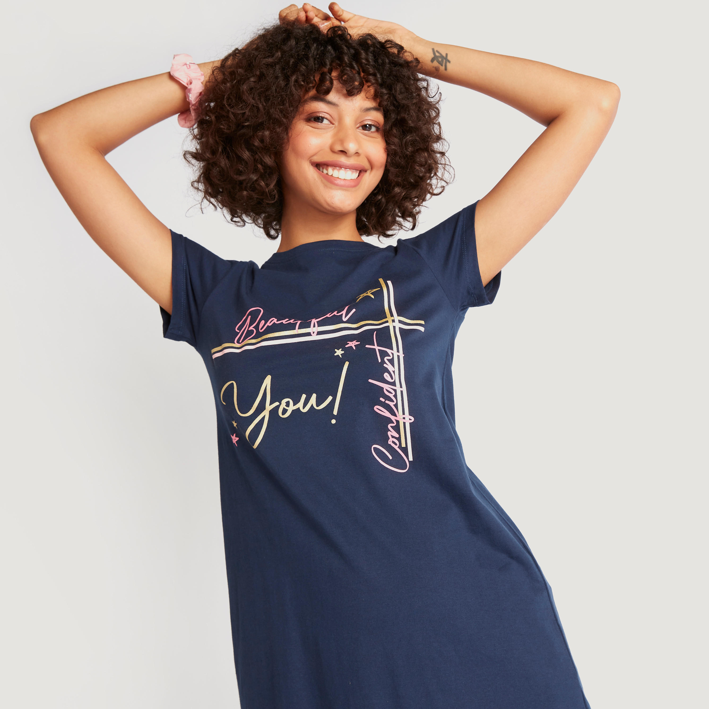 قميص نوم بأكمام كاب وياقة ضيقة وطبعات- طقم من قطعتين-women-clothing-nightwear-nighties-image-5