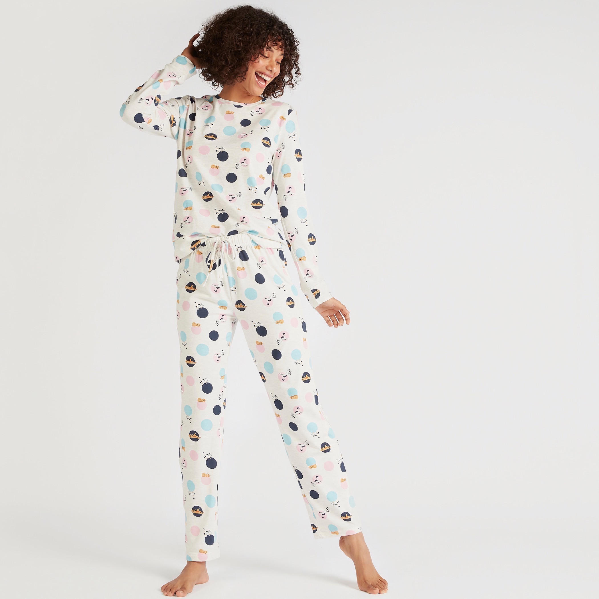 طقم بنطلون بيجاما طويل وتيشيرت بياقة بطبعات وقناع عيون-women-clothing-nightwear-pyjamas-longsets-image-2