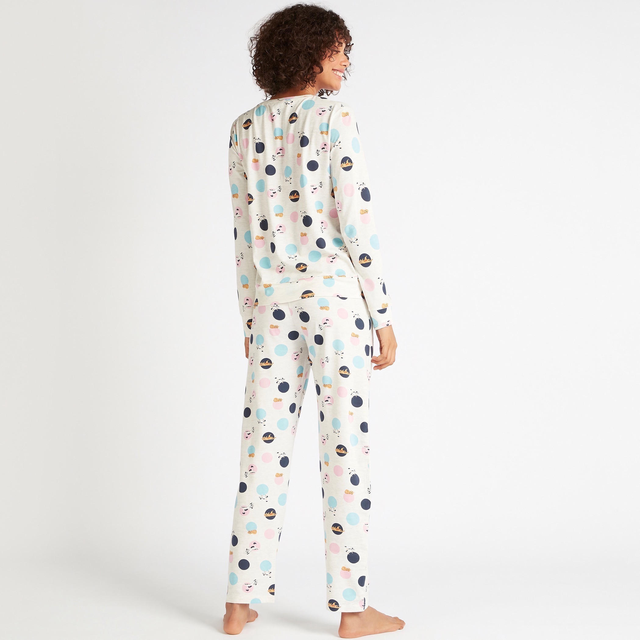 طقم بنطلون بيجاما طويل وتيشيرت بياقة بطبعات وقناع عيون-women-clothing-nightwear-pyjamas-longsets-image-4
