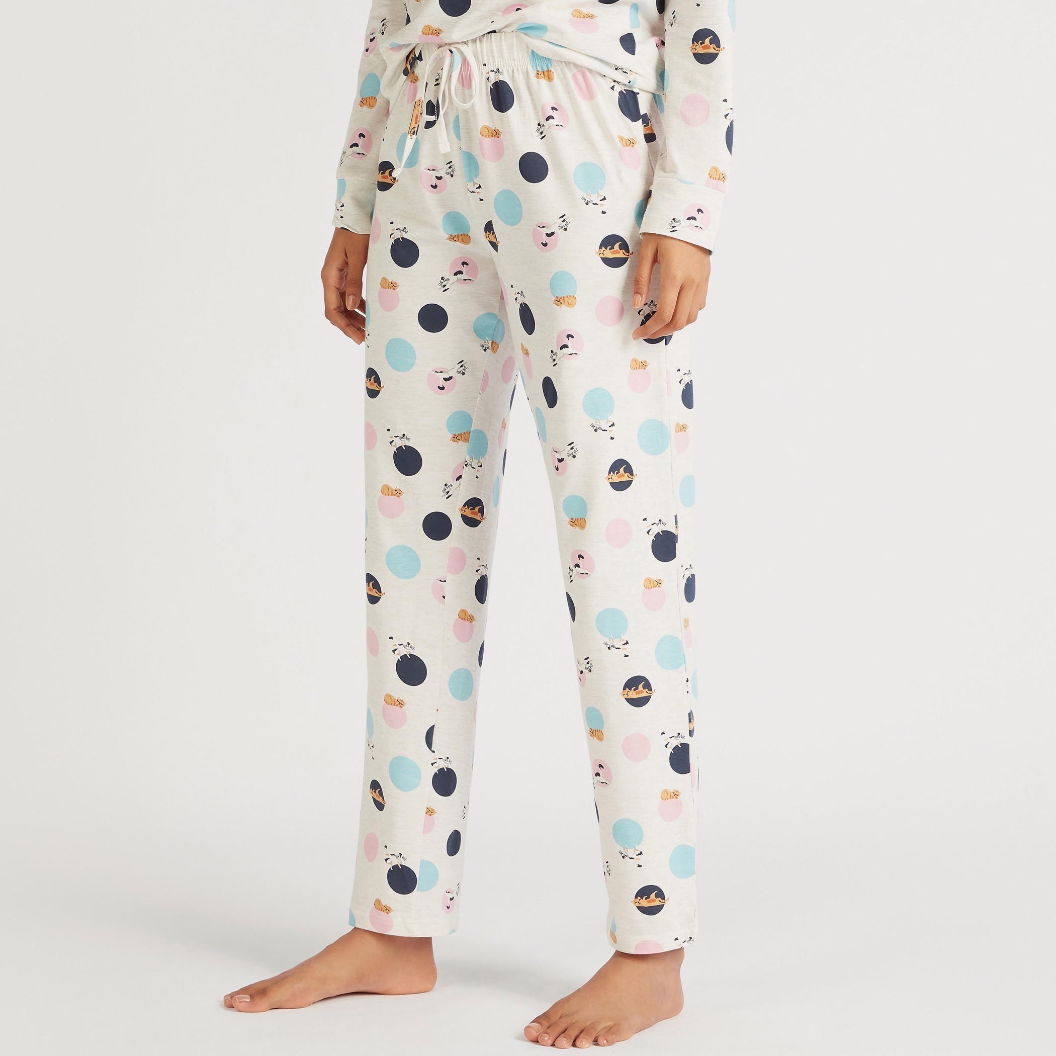 طقم بنطلون بيجاما طويل وتيشيرت بياقة بطبعات وقناع عيون-women-clothing-nightwear-pyjamas-longsets-image-5