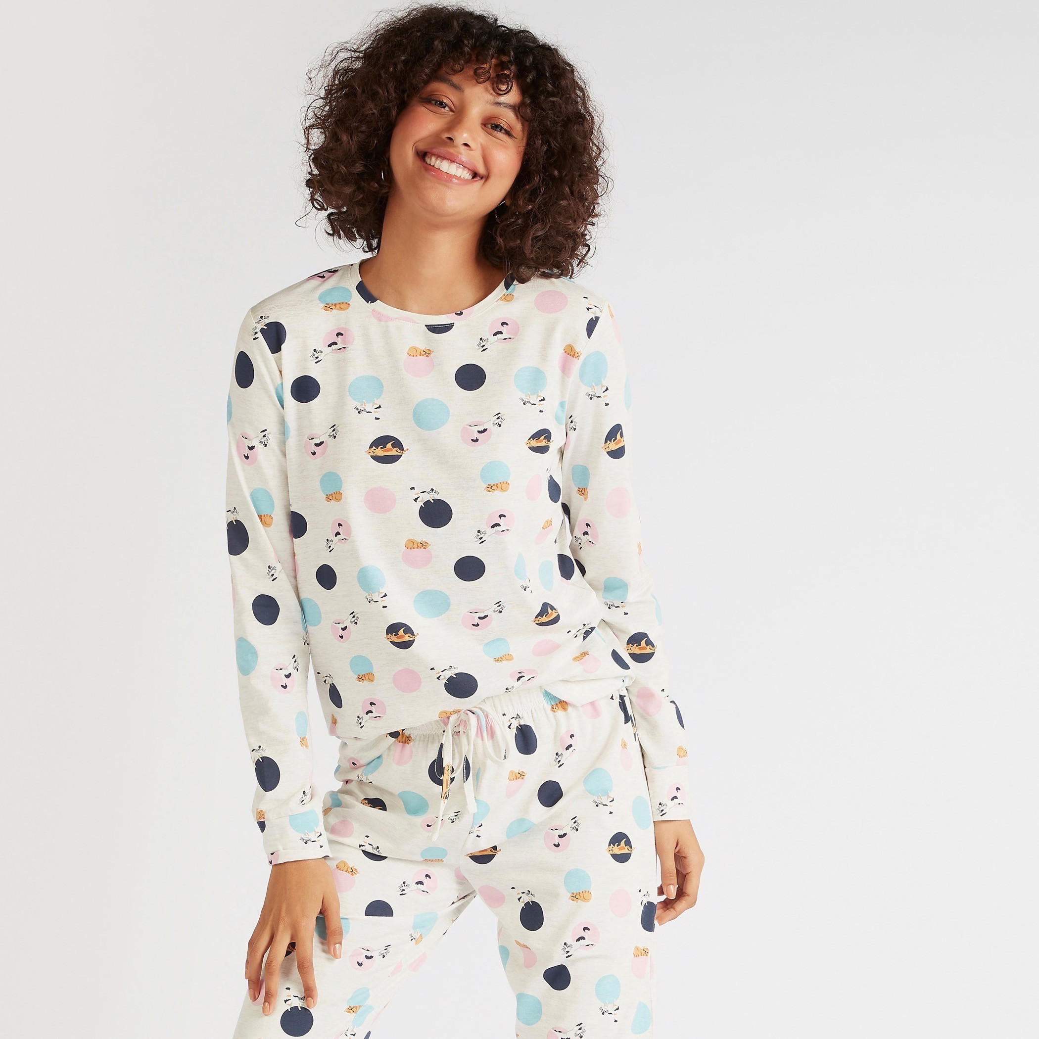 طقم بنطلون بيجاما طويل وتيشيرت بياقة بطبعات وقناع عيون-women-clothing-nightwear-pyjamas-longsets-image-6