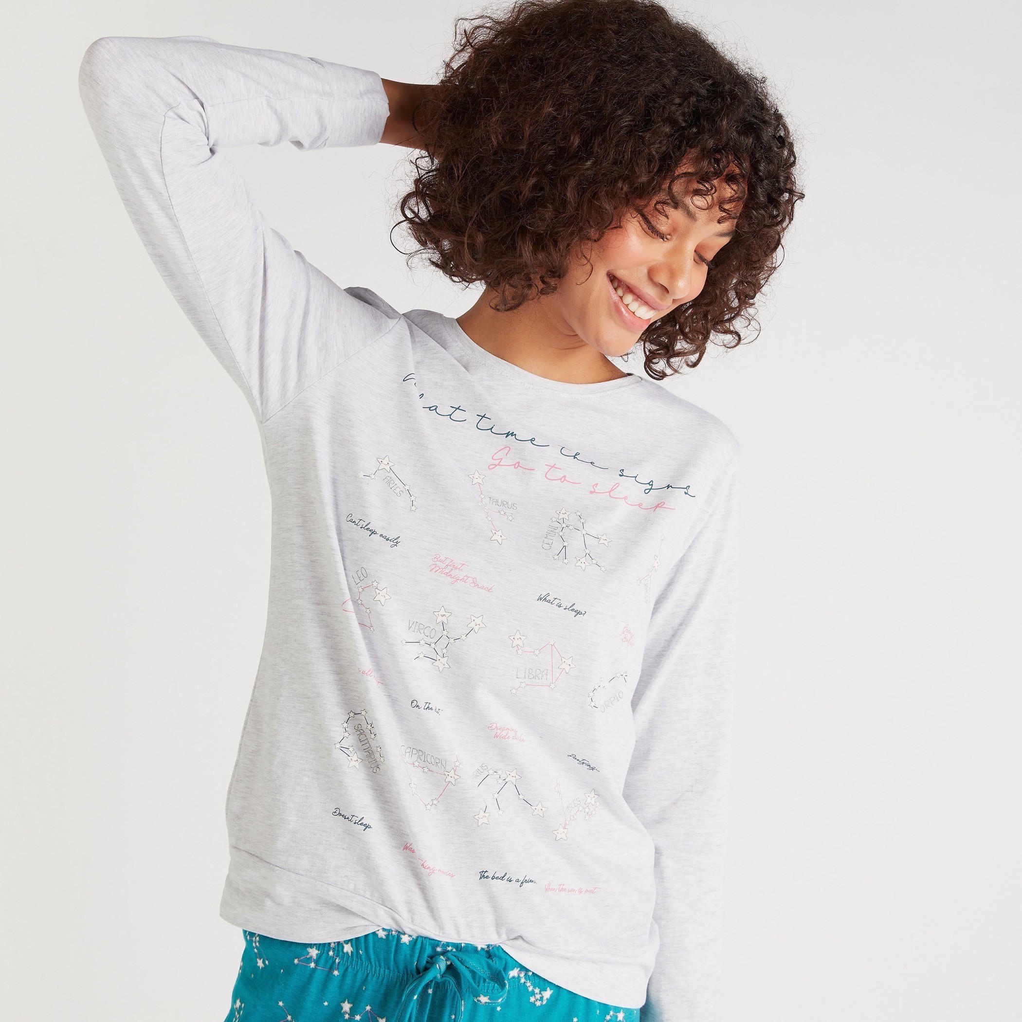 طقم بنطلون بيجاما طويل وتيشيرت بطبعات-women-clothing-nightwear-pyjamas-longsets-image-3