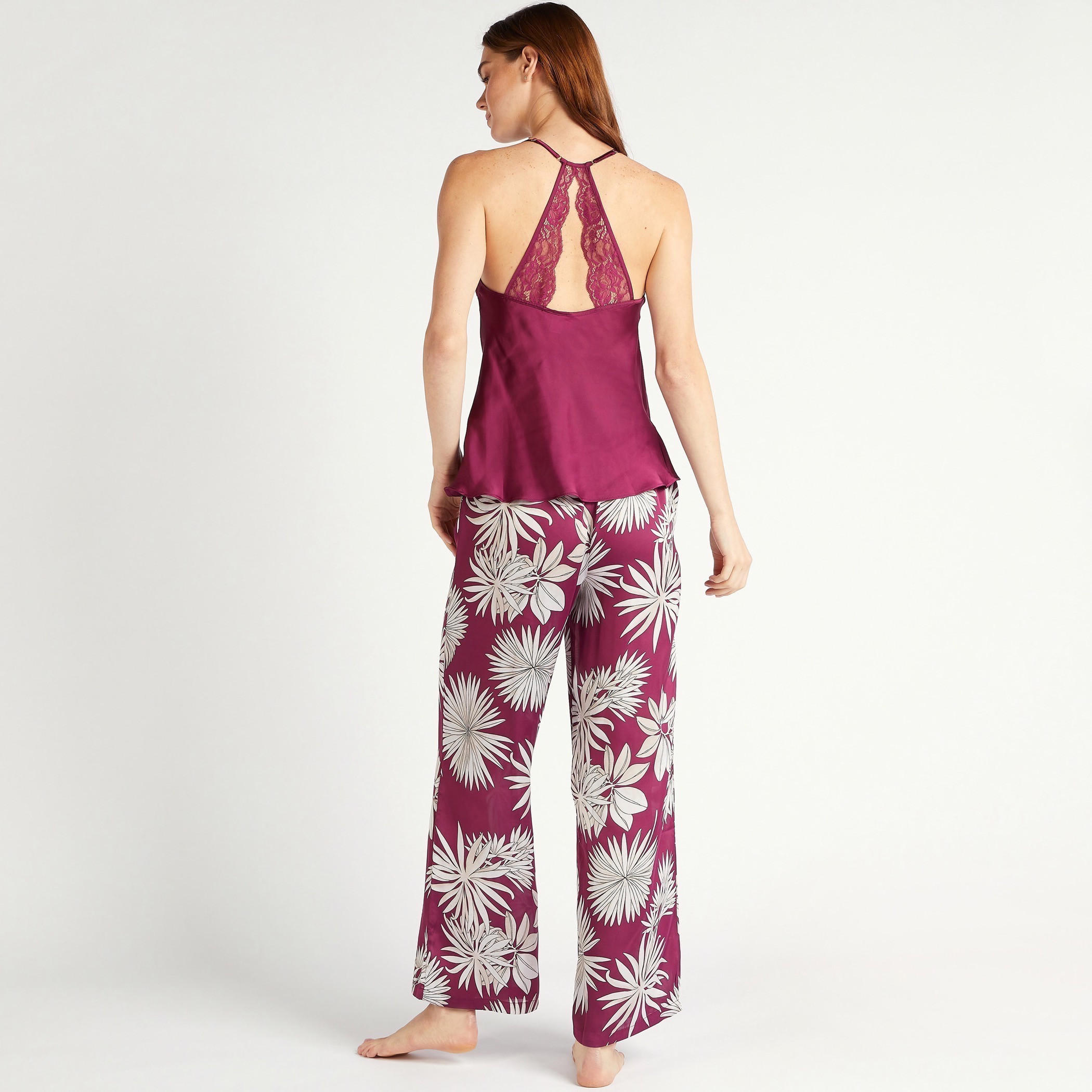 طقم بنطلون بيجاما وبلوزة بياقة عميقة وطبعات-women-clothing-nightwear-pyjamas-longsets-image-3