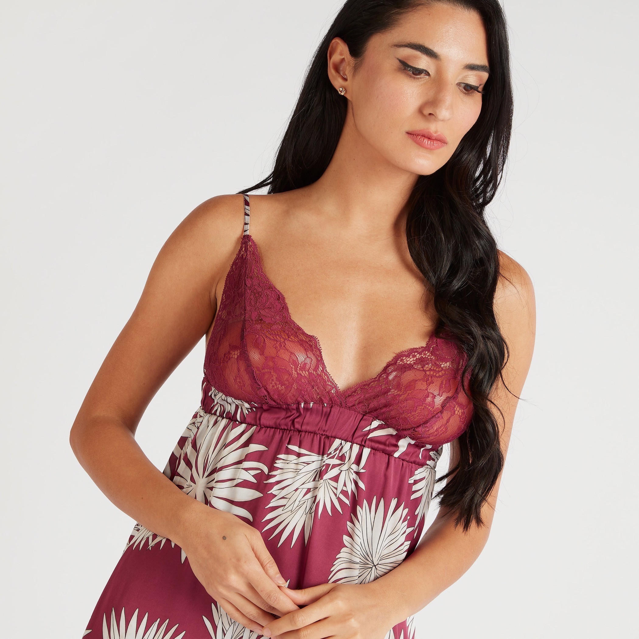 ثوب نوم بطبعات وتفاصيل دانتيل-women-clothing-nightwear-nighties-image-3