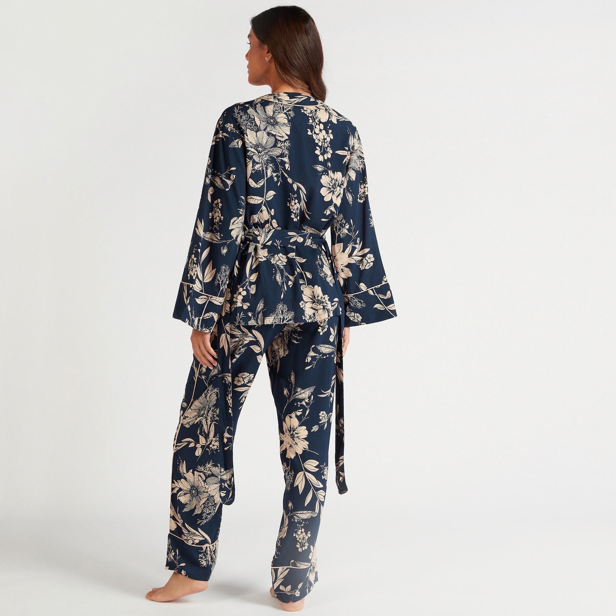 طقم بنطلون بيجاما وقميص بياقة v وطبعات-women-clothing-nightwear-pyjamas-longsets-image-4