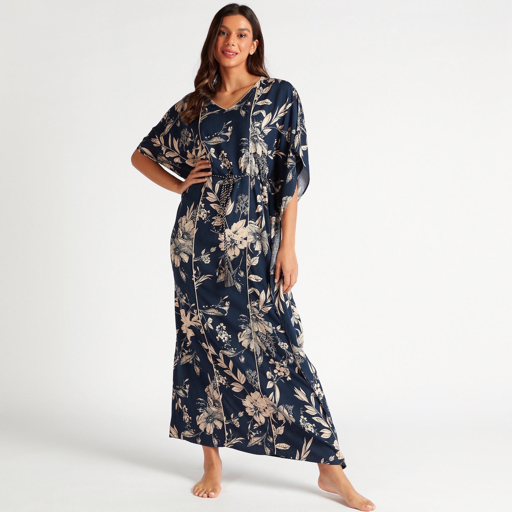 ثوب نوم بطبعات أزهار وخصر برباط وياقة v-women-clothing-nightwear-nighties-image-1