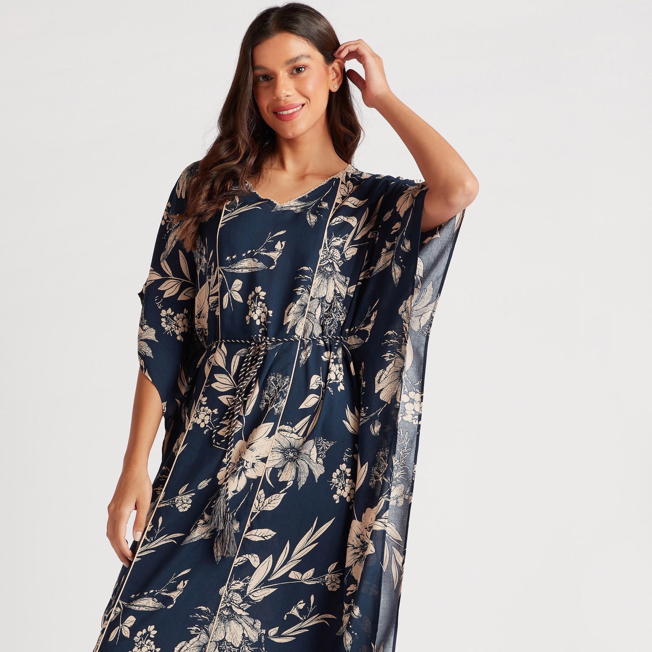 ثوب نوم بطبعات أزهار وخصر برباط وياقة v-women-clothing-nightwear-nighties-image-2