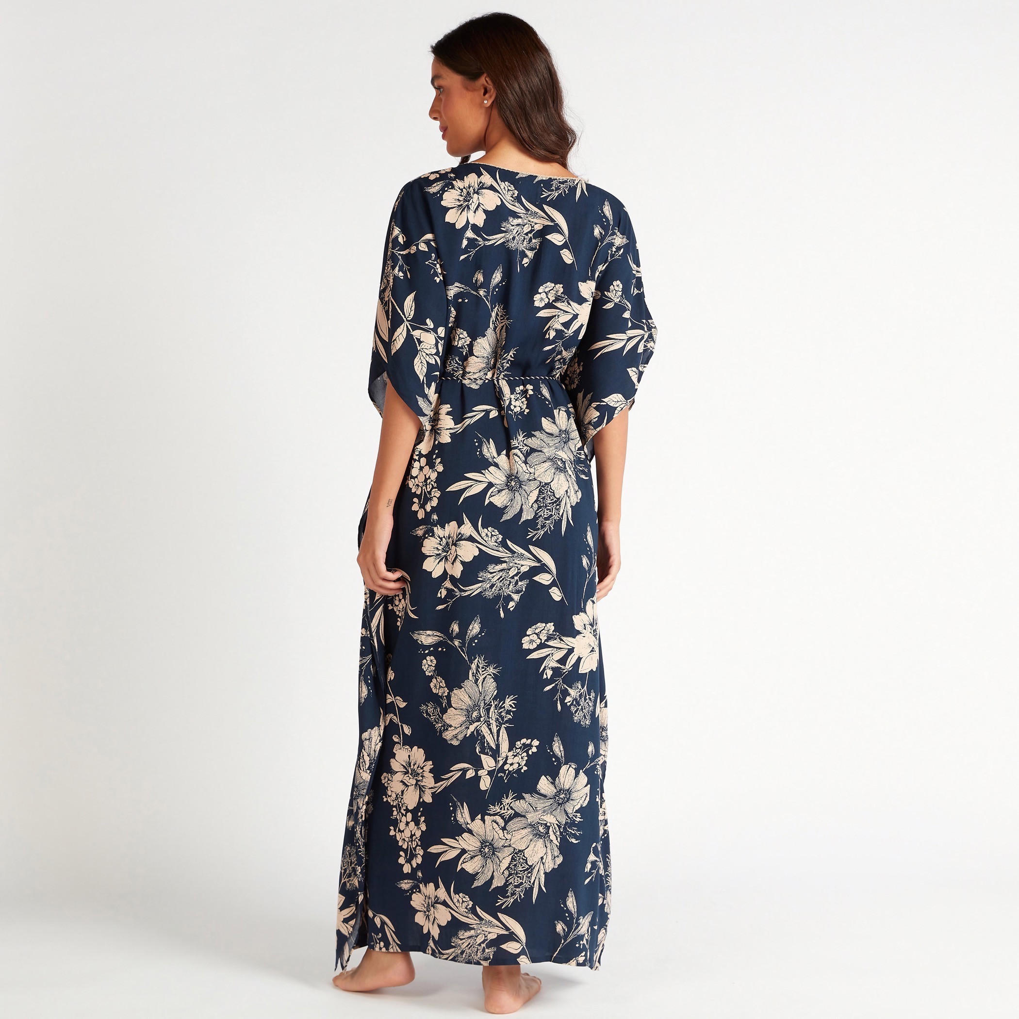 ثوب نوم بطبعات أزهار وخصر برباط وياقة v-women-clothing-nightwear-nighties-image-4