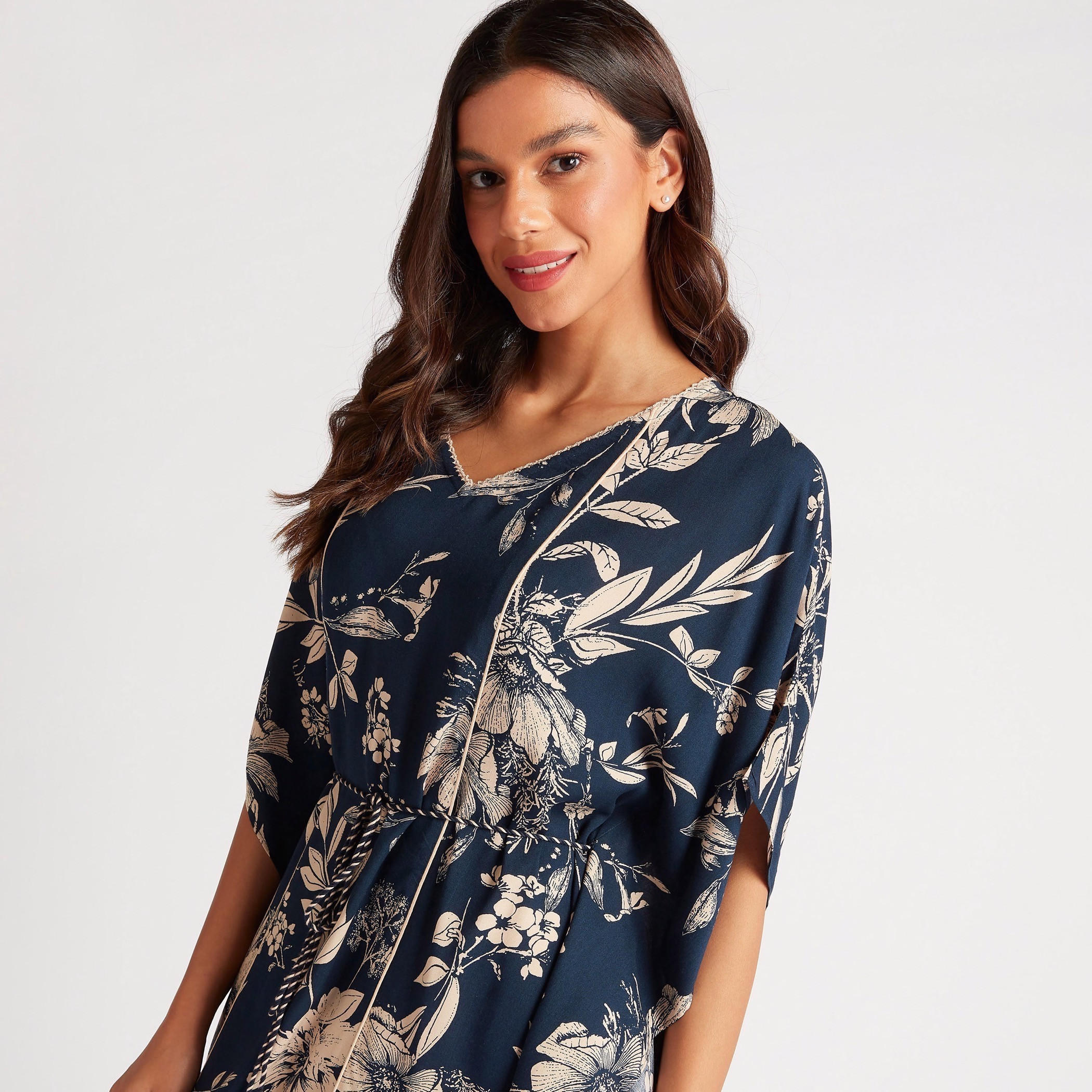 ثوب نوم بطبعات أزهار وخصر برباط وياقة v-women-clothing-nightwear-nighties-image-5