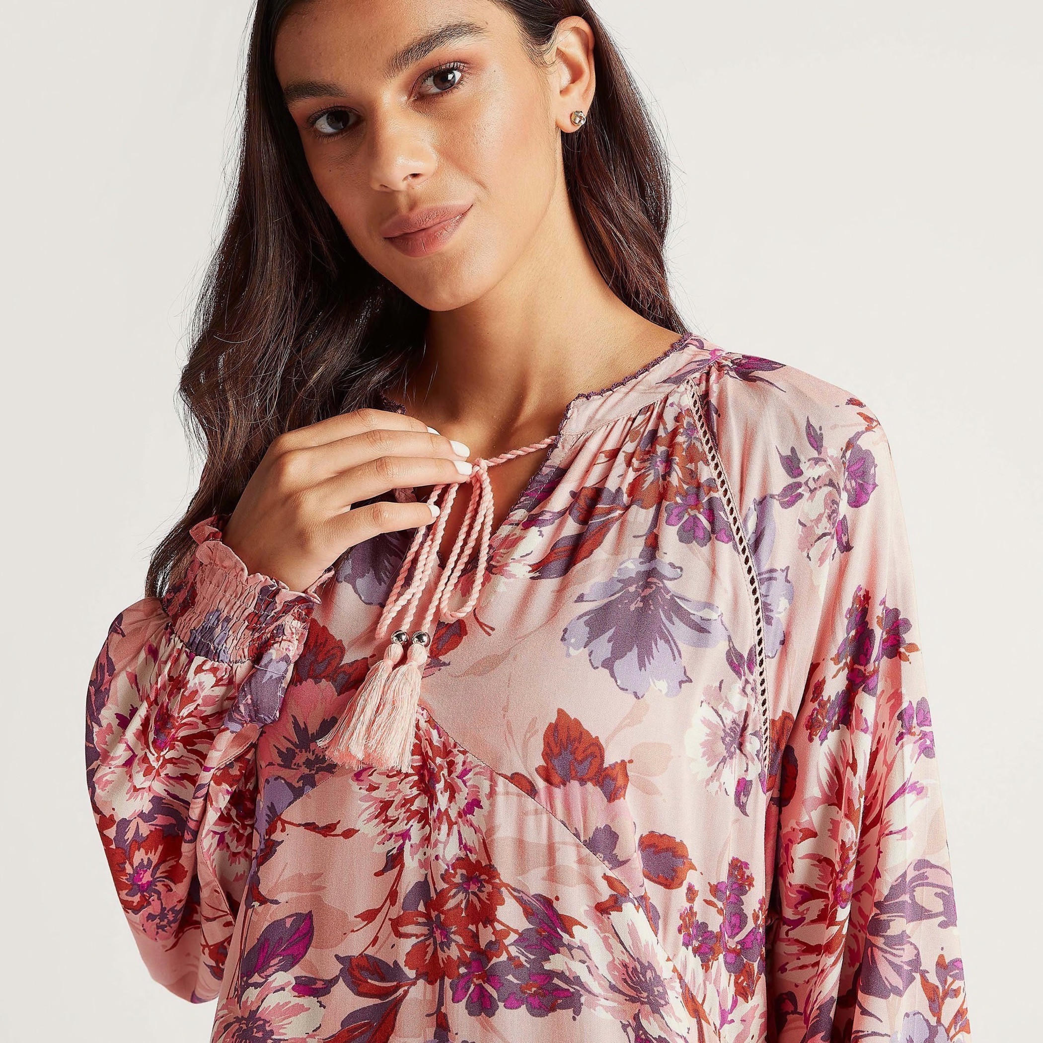 ثوب نوم بطبعات أزهار وياقة ماندارين وياقة بأربطة-women-clothing-nightwear-nighties-image-4