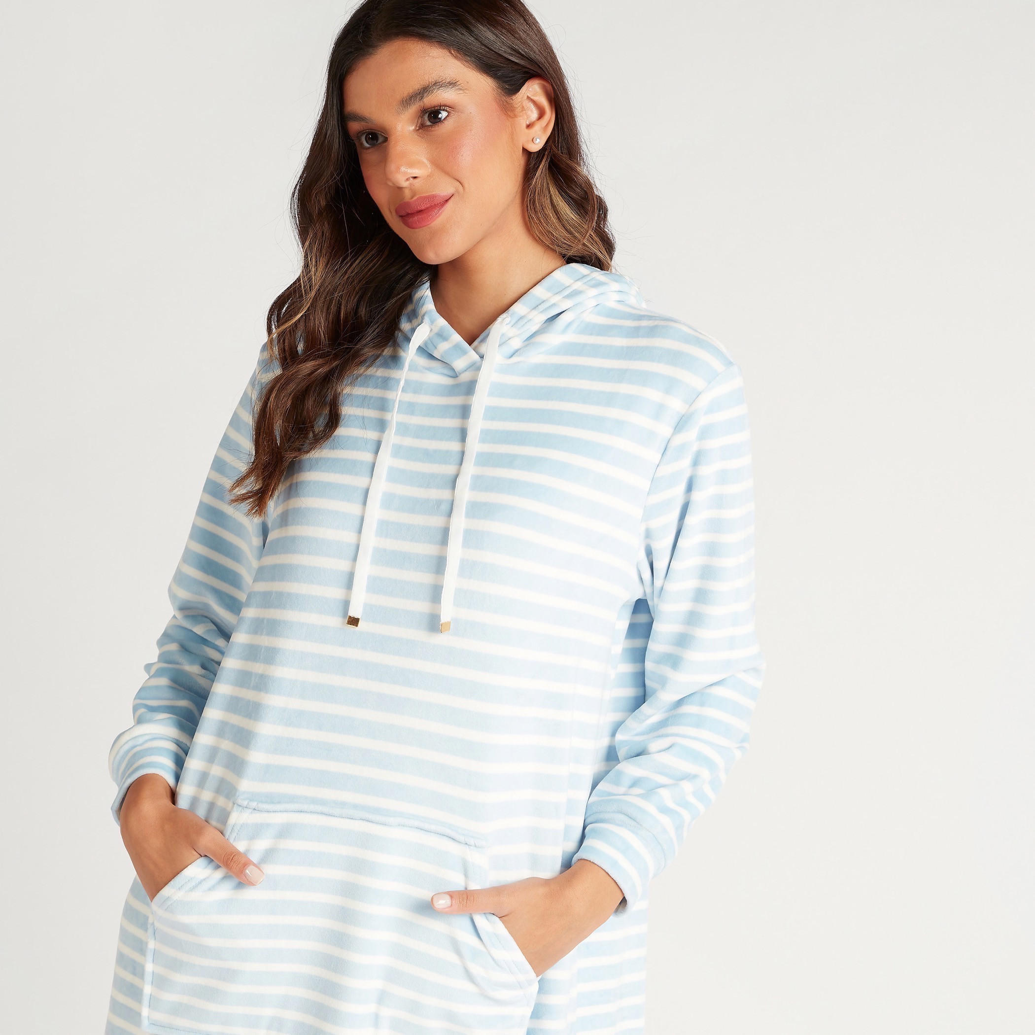 قميص نوم مقلّم بياقة بقبّعة وجيب-women-clothing-nightwear-nighties-image-2