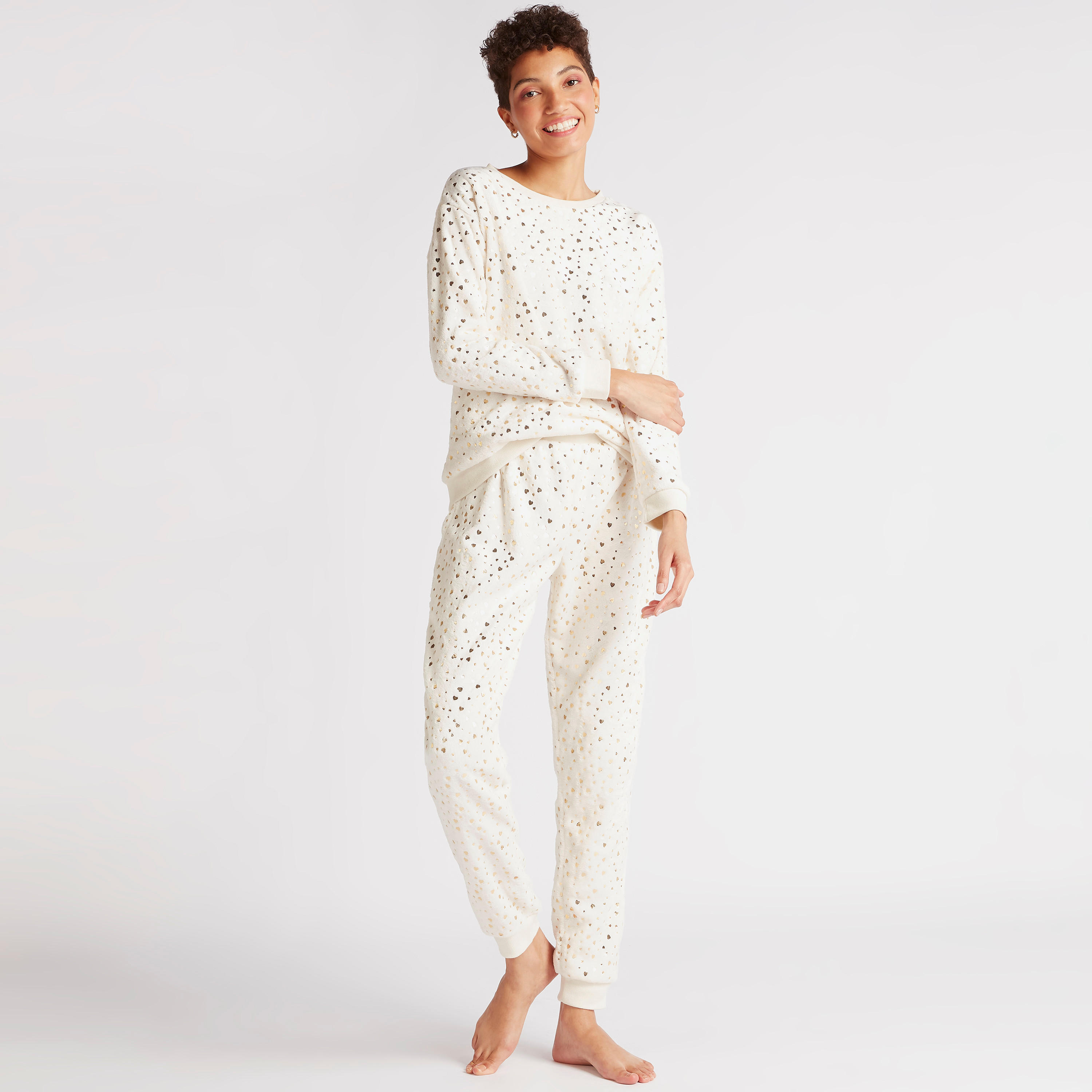 طقم بنطلون بيجاما وتيشيرت بطبعات قلب وياقة ضيّقة-women-clothing-nightwear-pyjamas-longsets-image-1