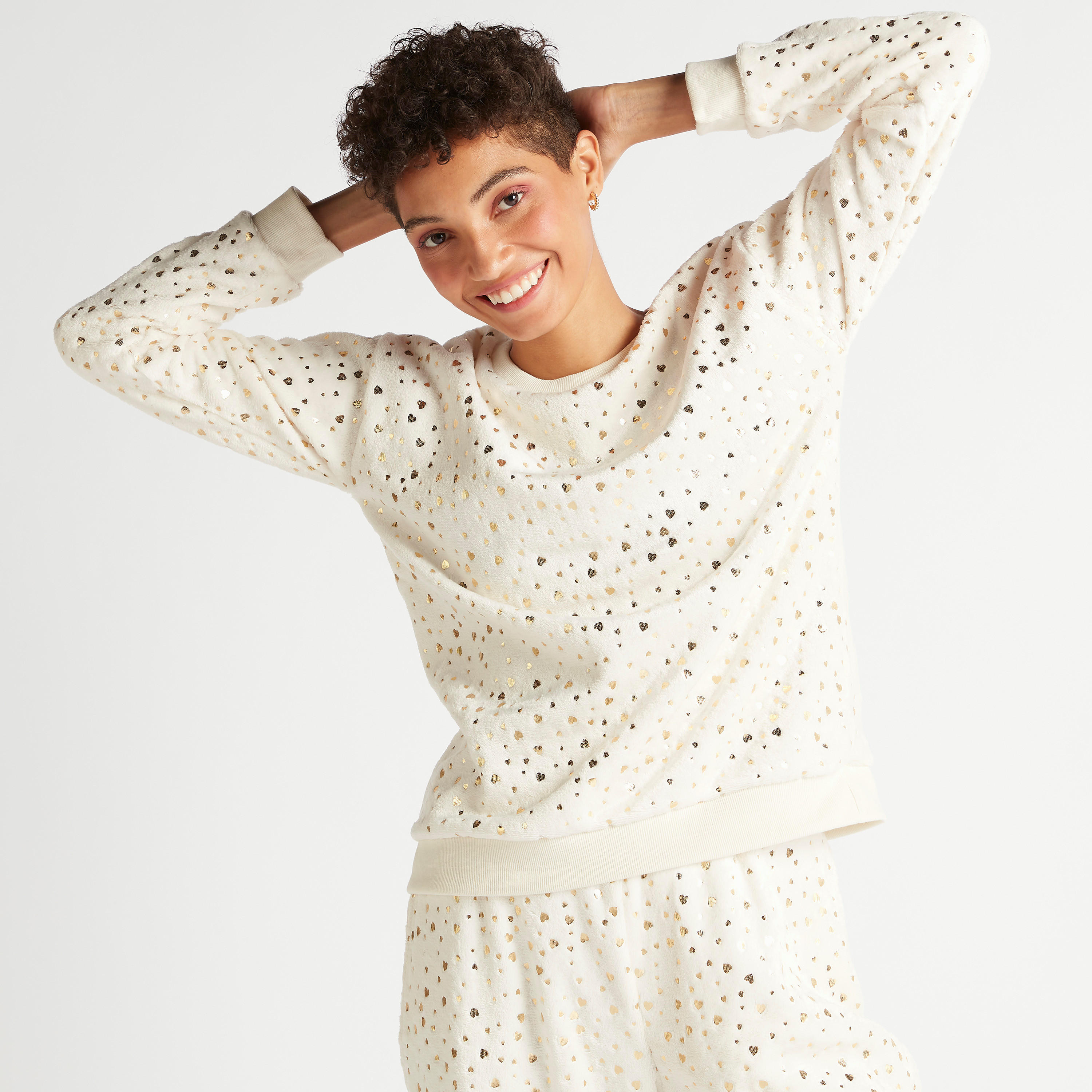 طقم بنطلون بيجاما وتيشيرت بطبعات قلب وياقة ضيّقة-women-clothing-nightwear-pyjamas-longsets-image-2