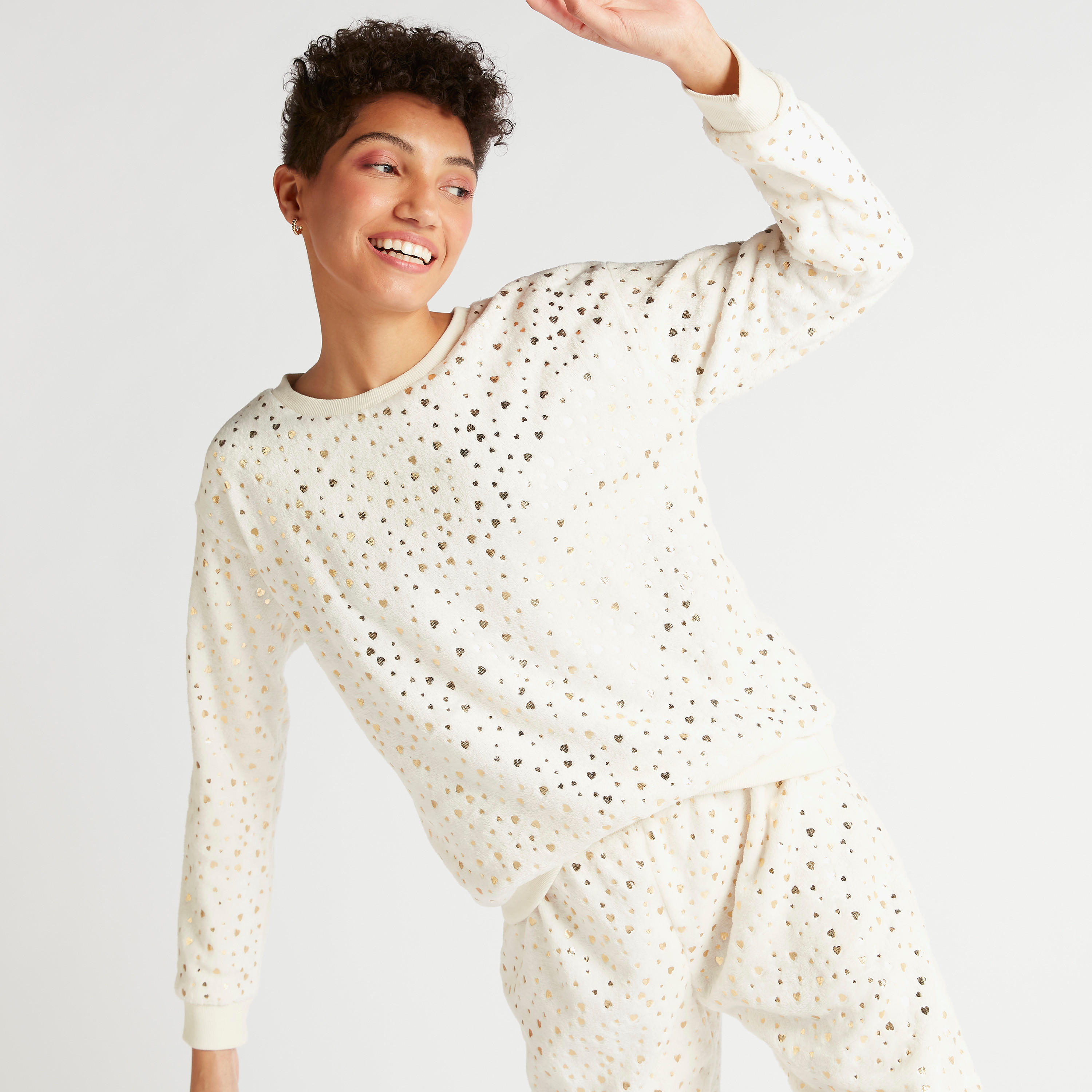 طقم بنطلون بيجاما وتيشيرت بطبعات قلب وياقة ضيّقة-women-clothing-nightwear-pyjamas-longsets-image-4