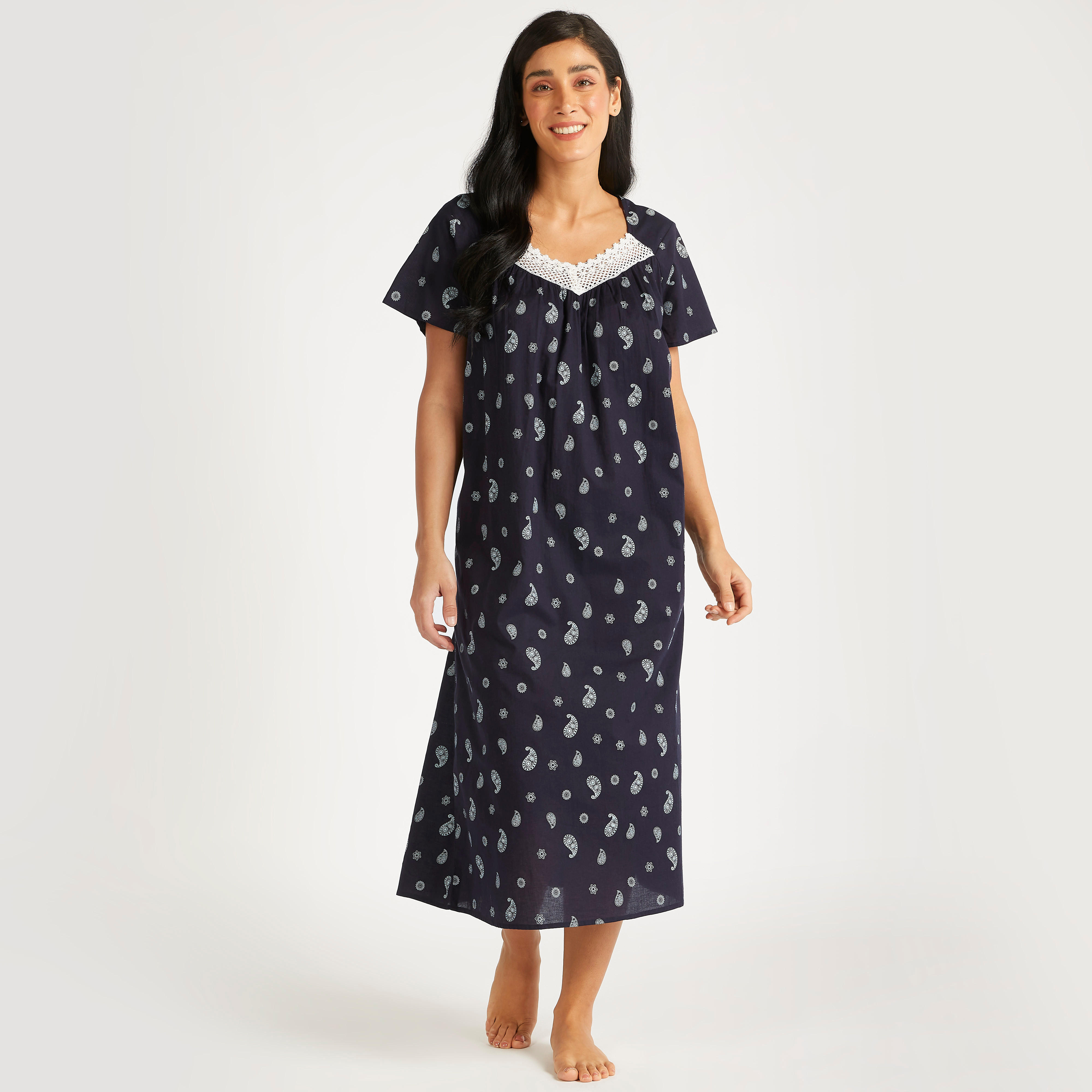 ثوب نوم بطبعات وتفاصيل دانتيل وأكمام قصيرة-women-clothing-nightwear-nighties-image-2
