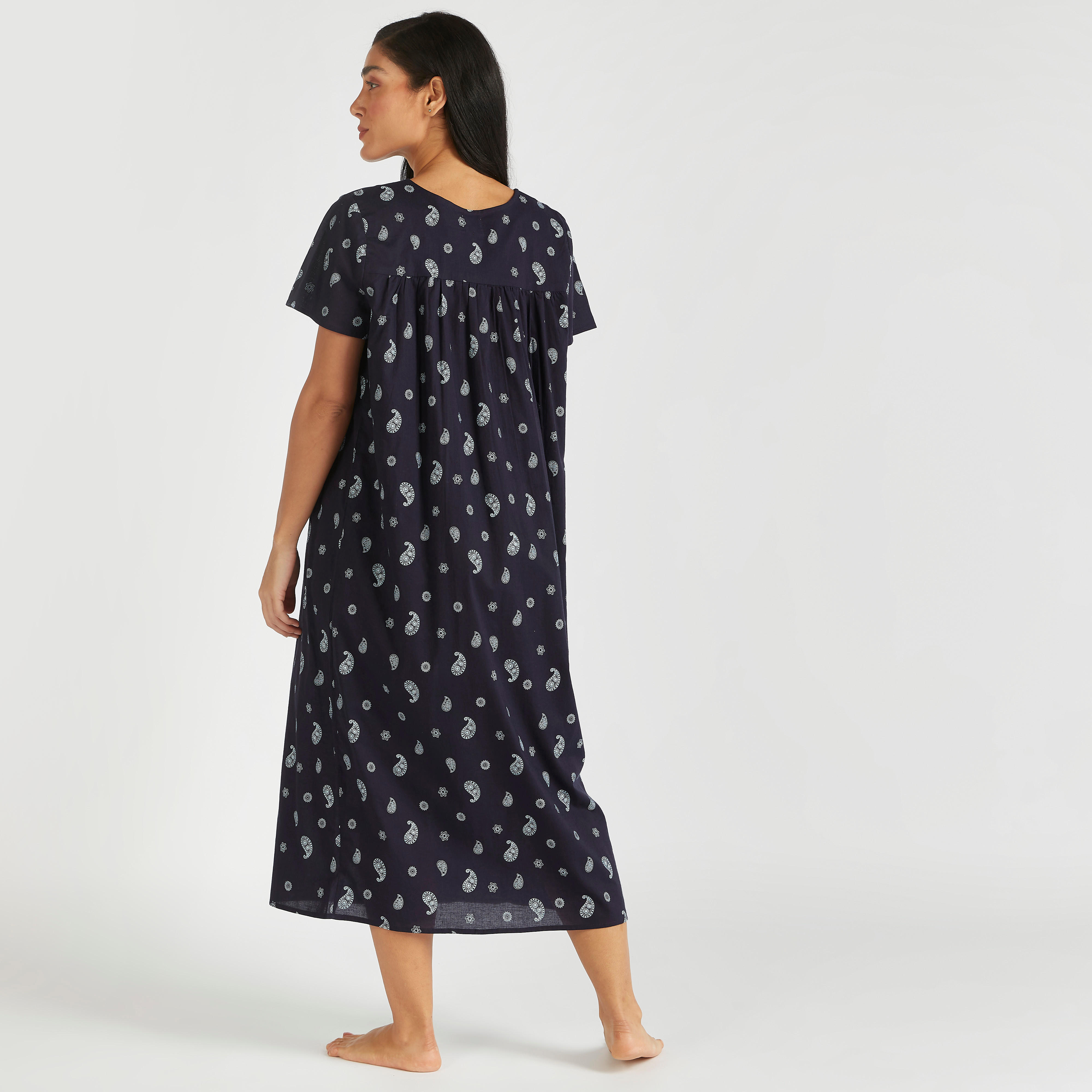ثوب نوم بطبعات وتفاصيل دانتيل وأكمام قصيرة-women-clothing-nightwear-nighties-image-4