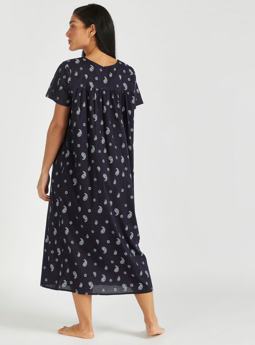 ثوب نوم بطبعات وتفاصيل دانتيل وأكمام قصيرة-women-clothing-nightwear-nighties-image-4