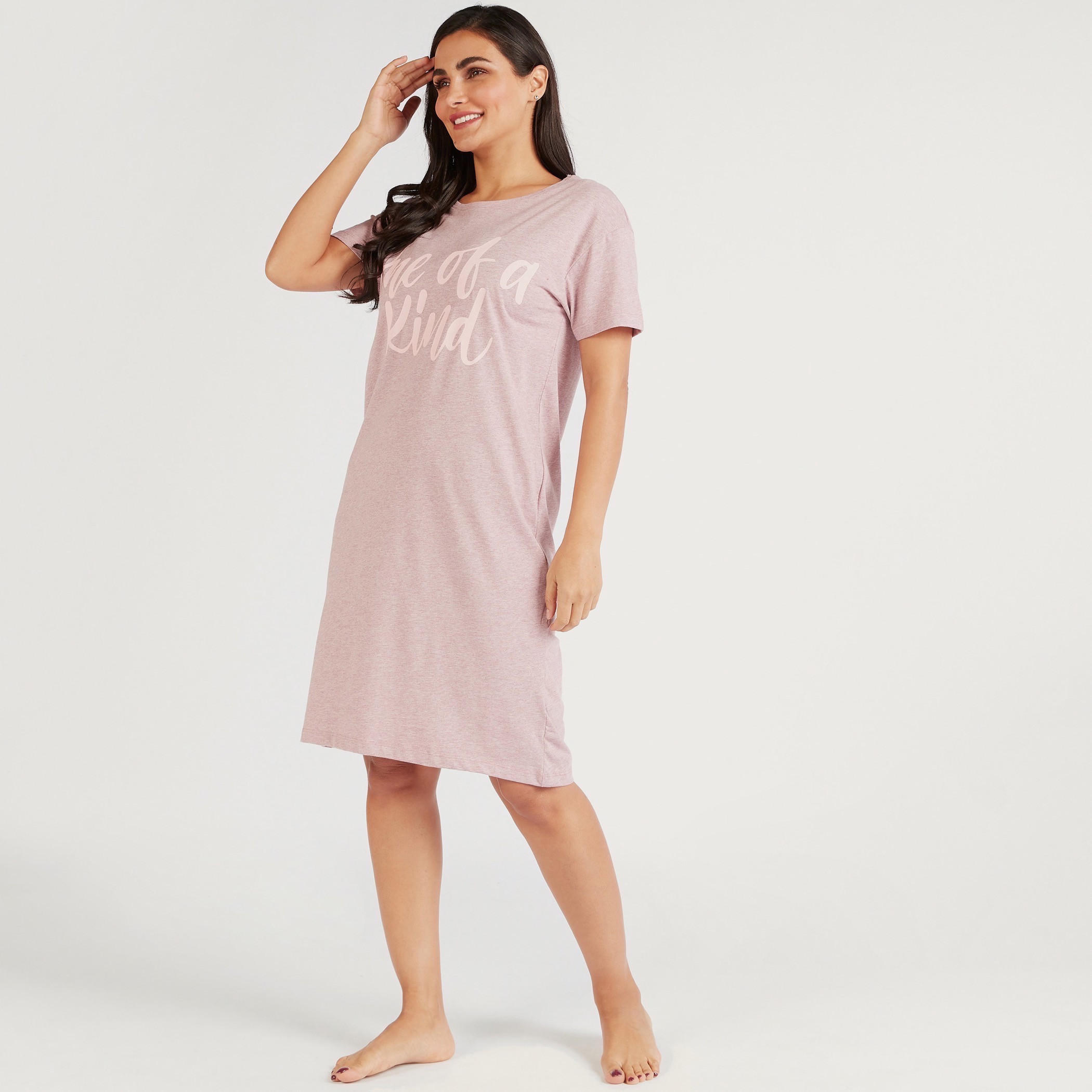 قميص نوم بياقة مستديرة وأكمام قصيرة وطبعات شعار-women-clothing-nightwear-nighties-image-2