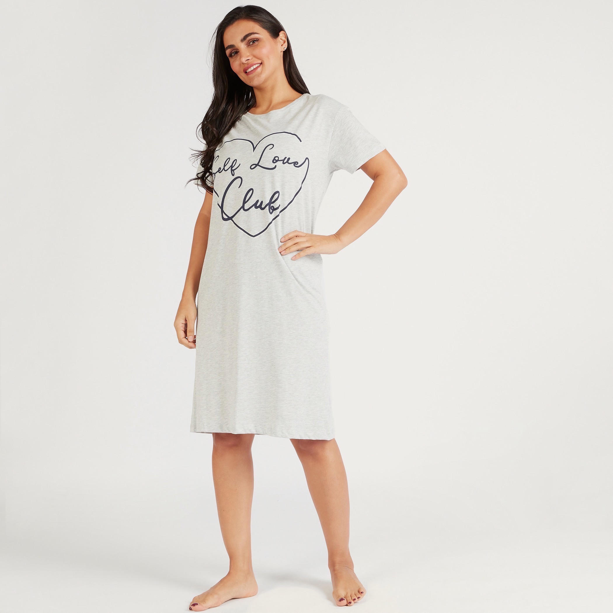 قميص نوم بطبعات شعار وياقة مستديرة وأكمام طويلة-women-clothing-nightwear-nighties-image-2
