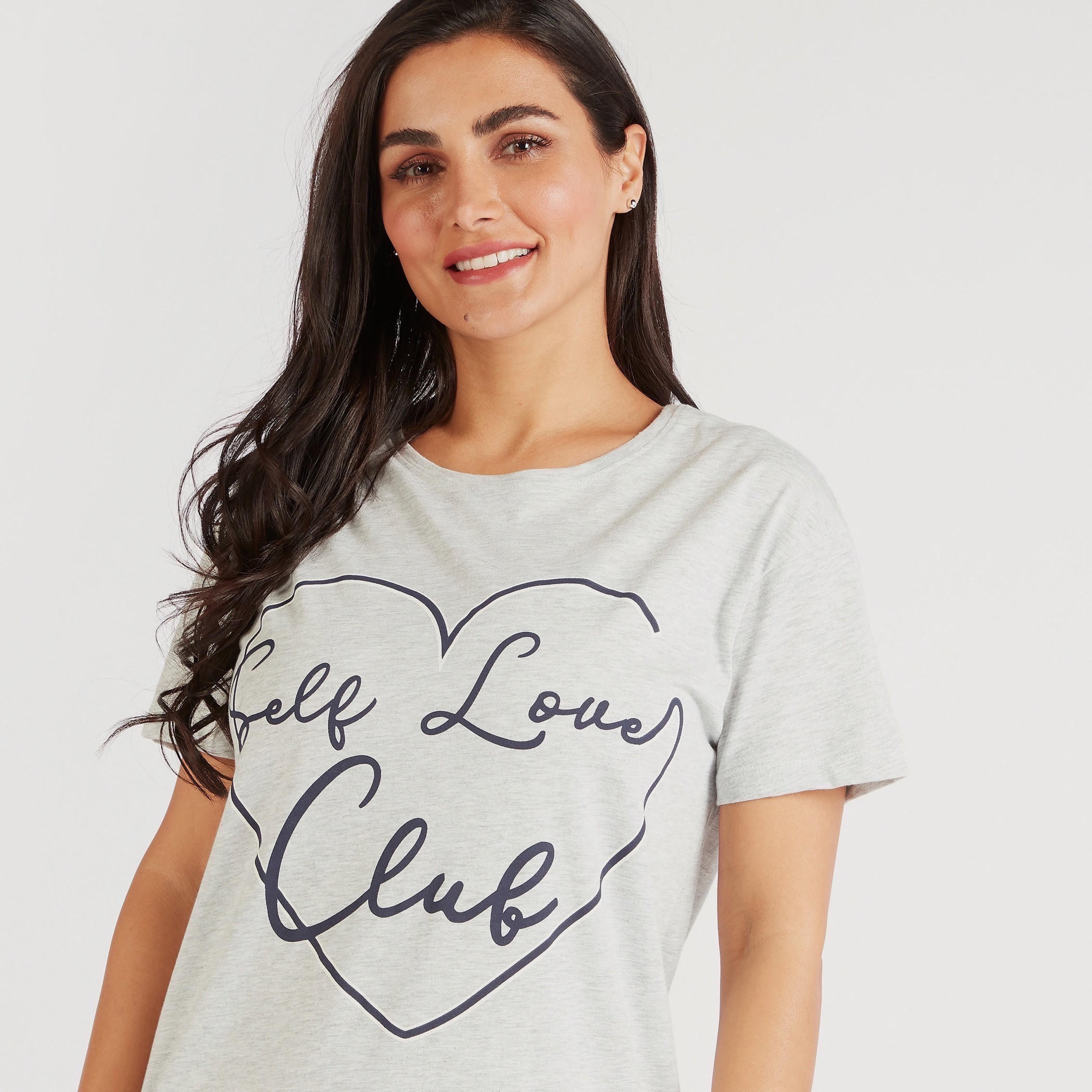 قميص نوم بطبعات شعار وياقة مستديرة وأكمام طويلة-women-clothing-nightwear-nighties-image-3