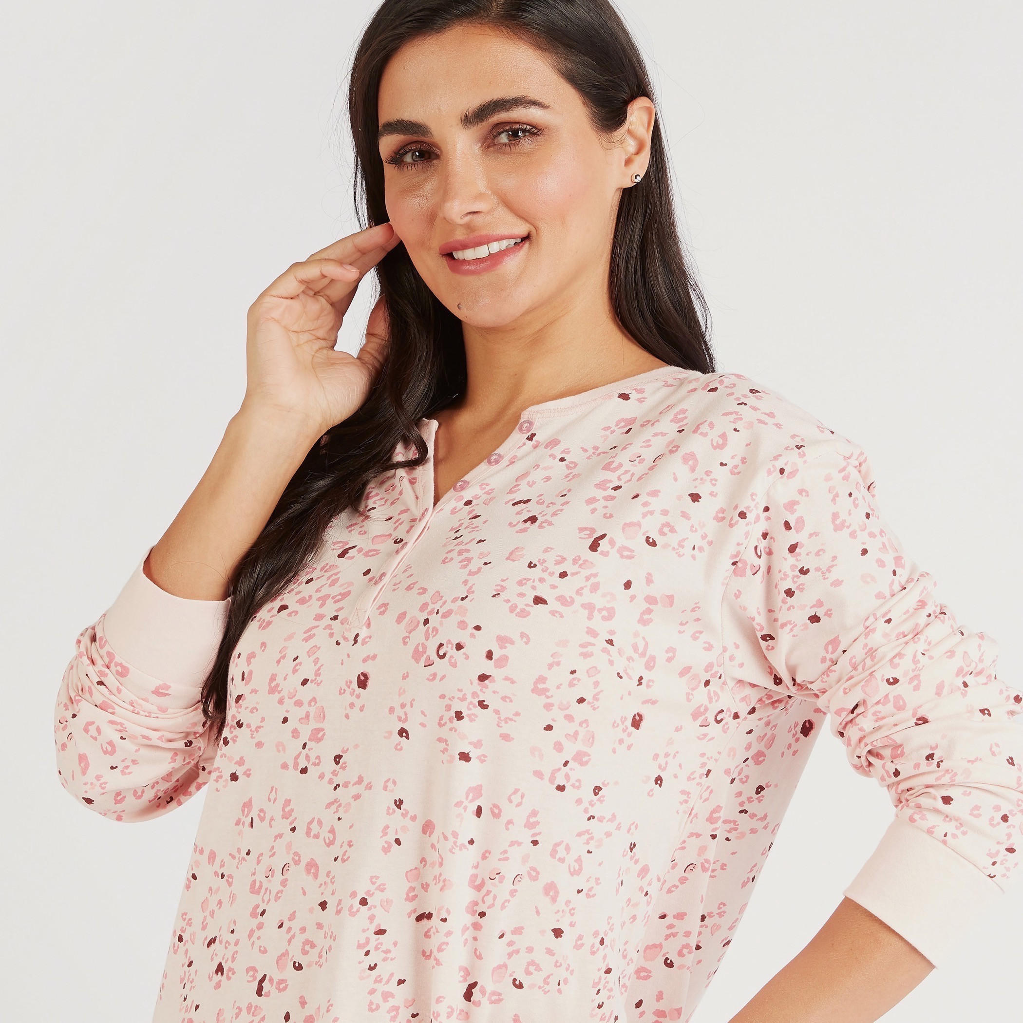 قميص نوم بطبعات أزهار وأكمام قصيرة وياقة مستديرة-women-clothing-nightwear-nighties-image-3