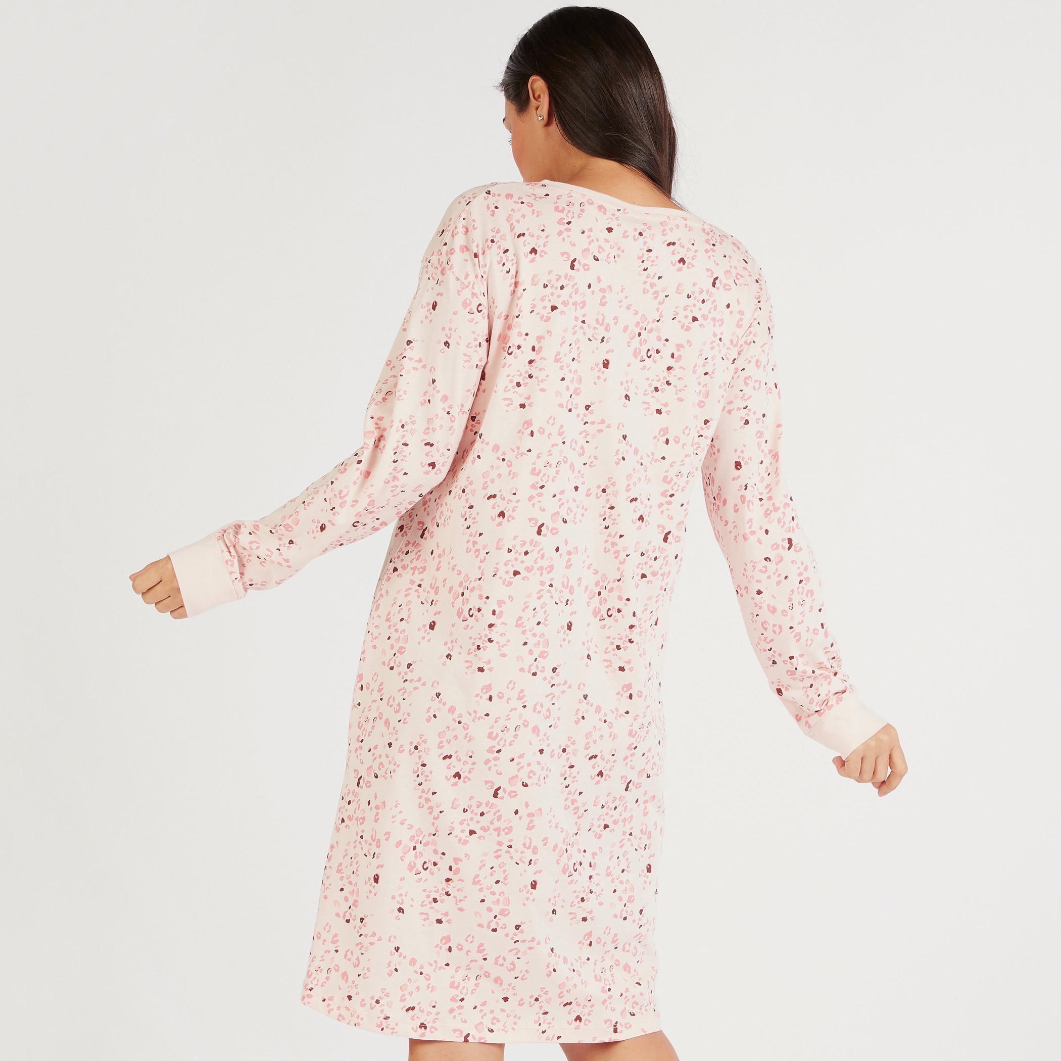 قميص نوم بطبعات أزهار وأكمام قصيرة وياقة مستديرة-women-clothing-nightwear-nighties-image-4