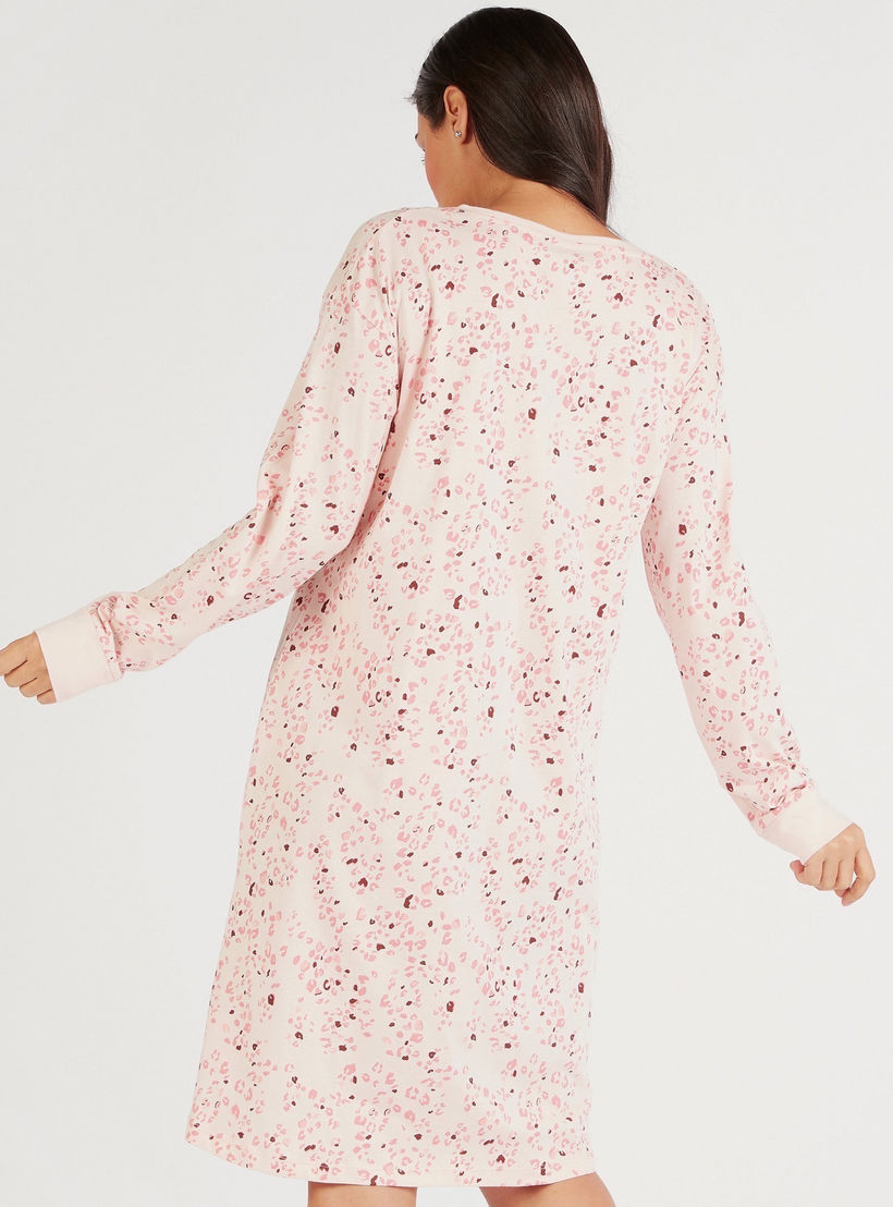 قميص نوم بطبعات أزهار وأكمام قصيرة وياقة مستديرة-women-clothing-nightwear-nighties-image-4