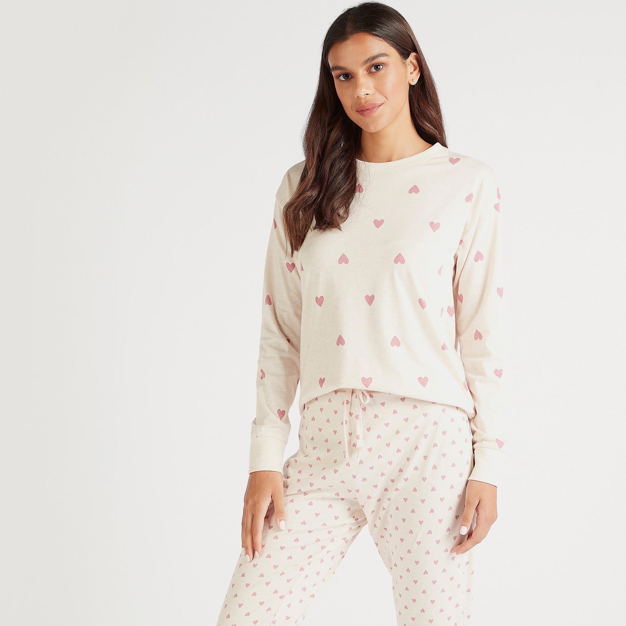 طقم بنطلون بيجاما وتيشيرت بطبعات قلب-women-clothing-nightwear-pyjamas-longsets-image-1