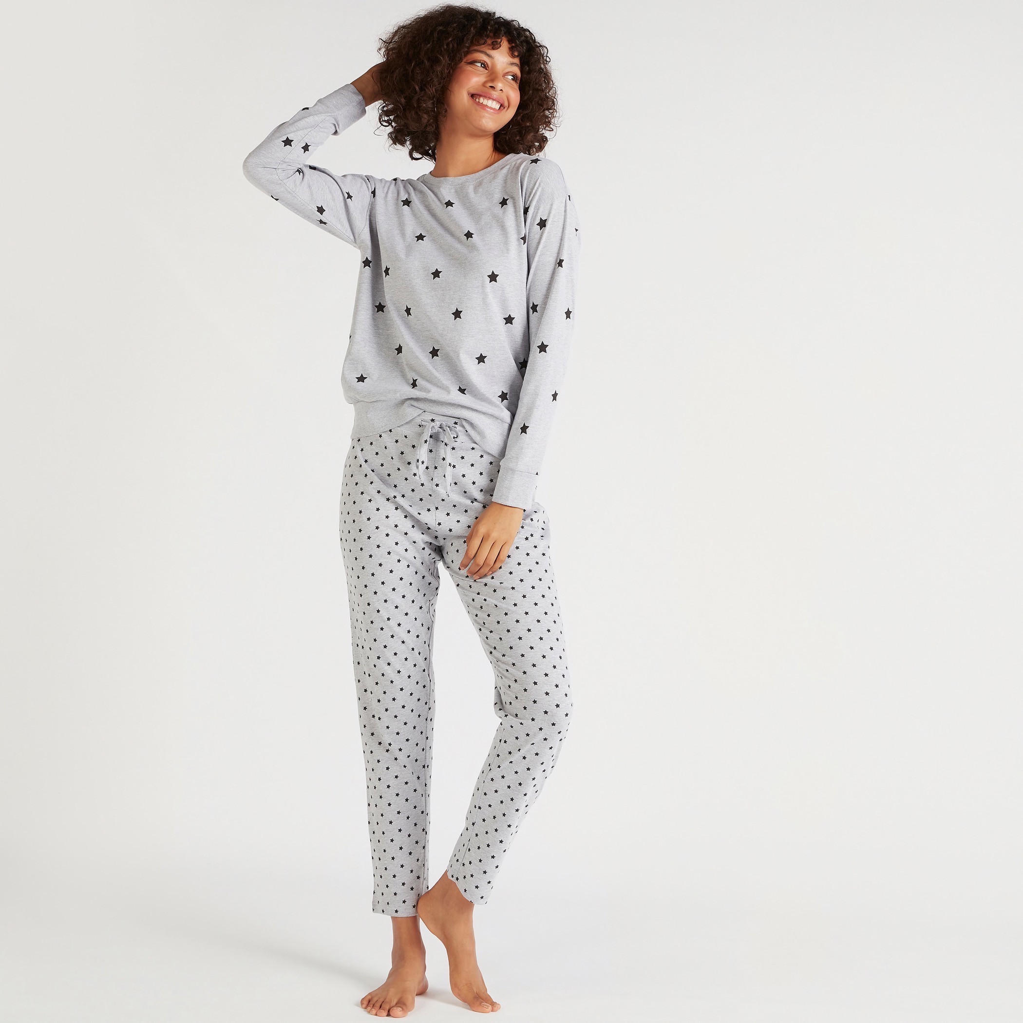 طقم بنطلون بيجاما وتيشيرت بطبعات نجوم-women-clothing-nightwear-pyjamas-longsets-image-2