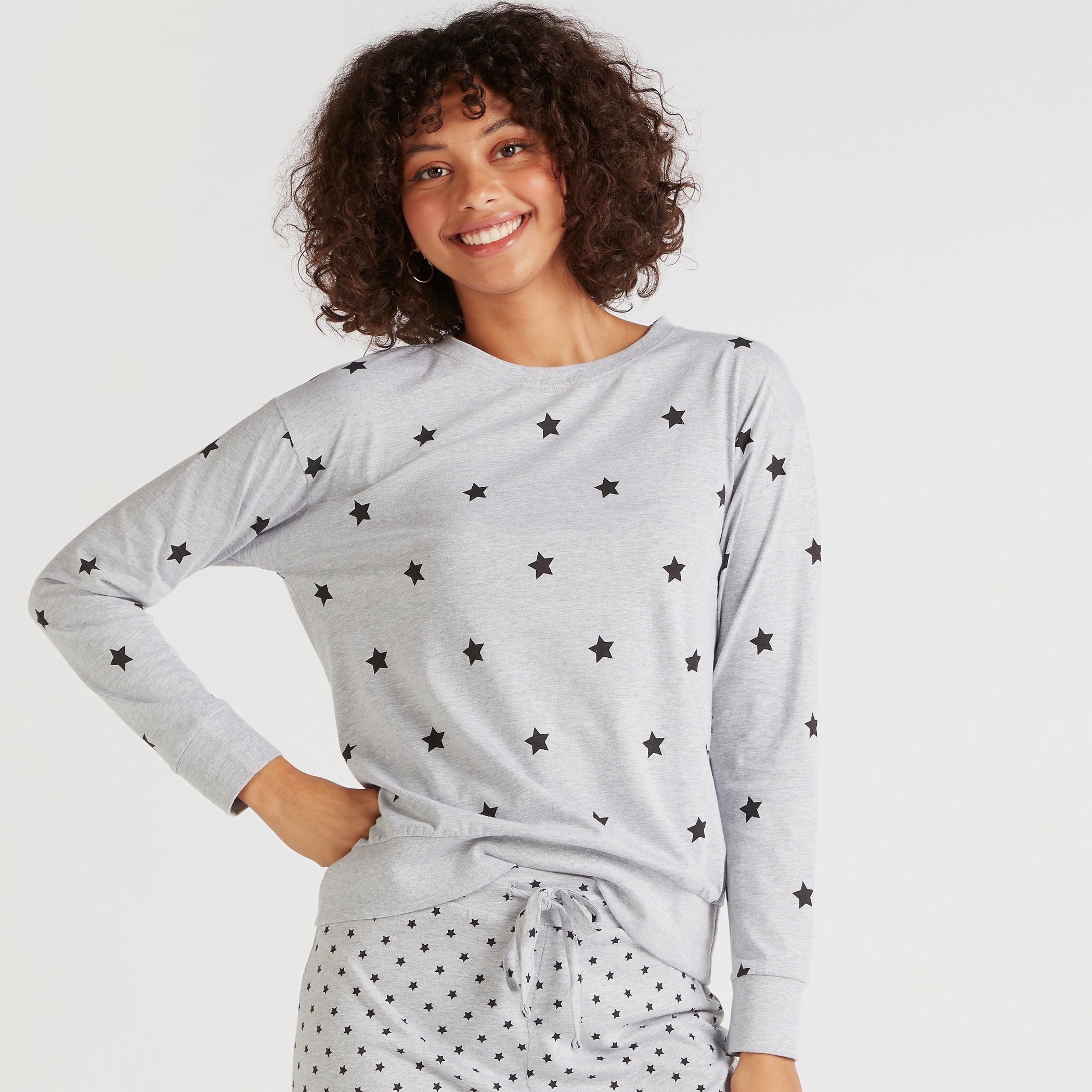 طقم بنطلون بيجاما وتيشيرت بطبعات نجوم-women-clothing-nightwear-pyjamas-longsets-image-6