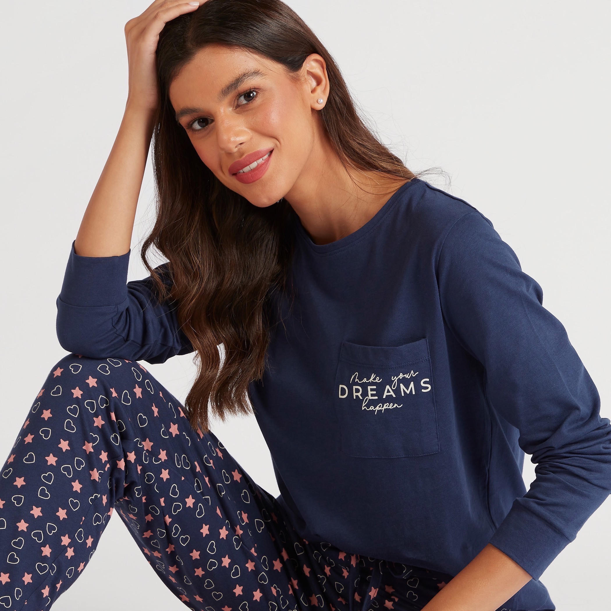 طقم بنطلون بيجاما بطبعات وتيشيرت بأكمام طويلة-women-clothing-nightwear-pyjamas-longsets-image-1
