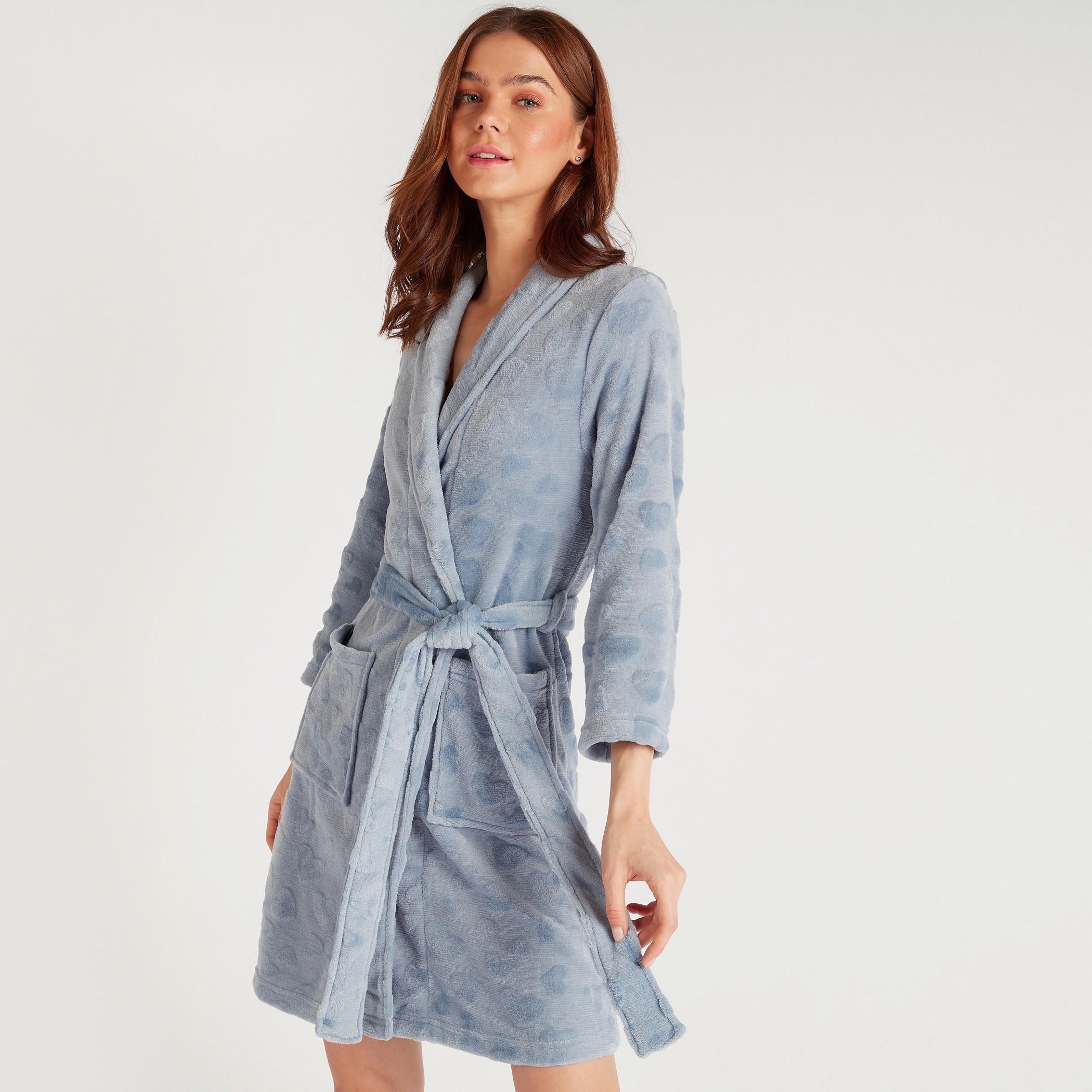 روب نوم بتصميم قلب بارز الملمس بحزام وجيوب-women-clothing-nightwear-robes-image-1