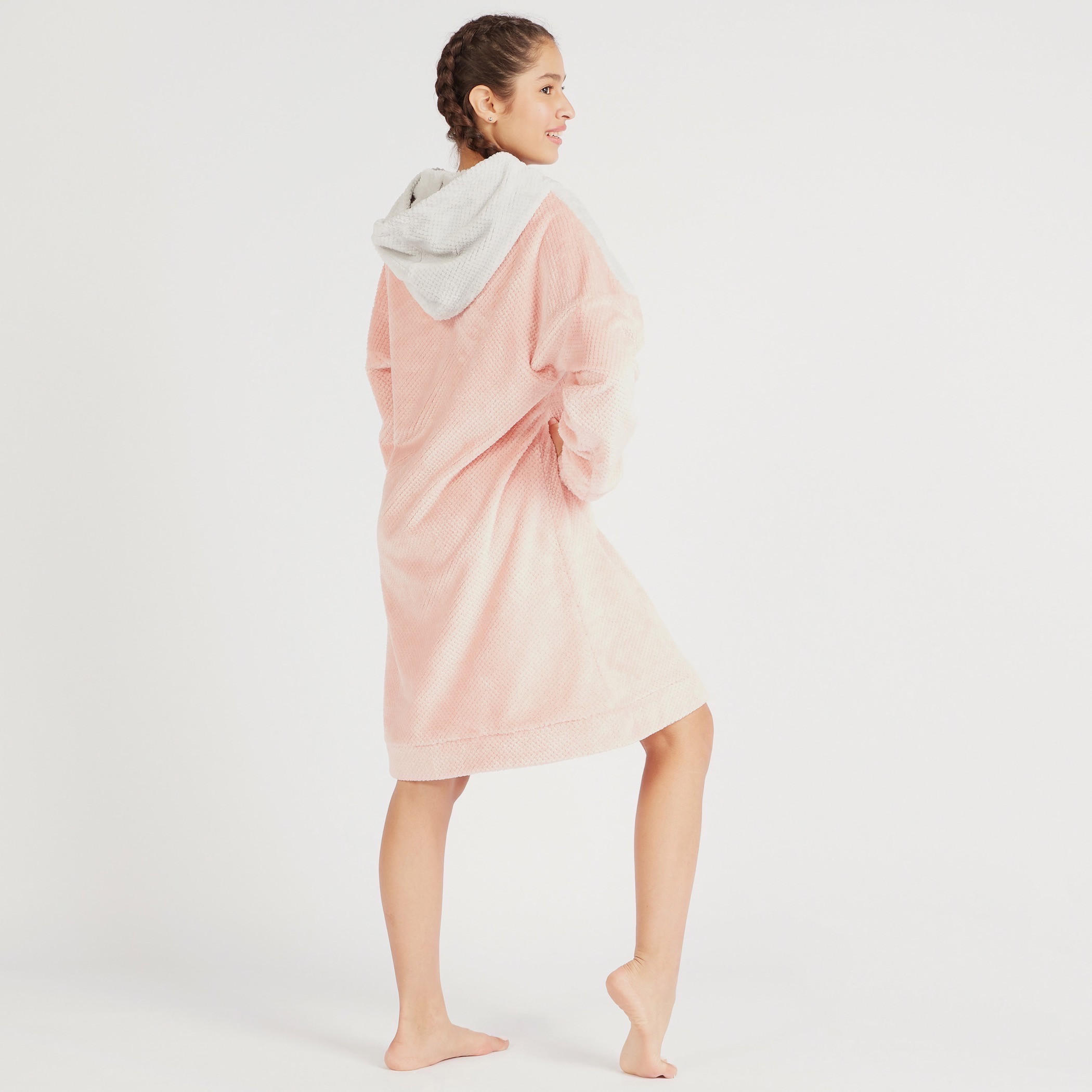 قميص نوم بارز الملمس بقبّعة وأكمام طويلة-women-clothing-nightwear-nighties-image-4