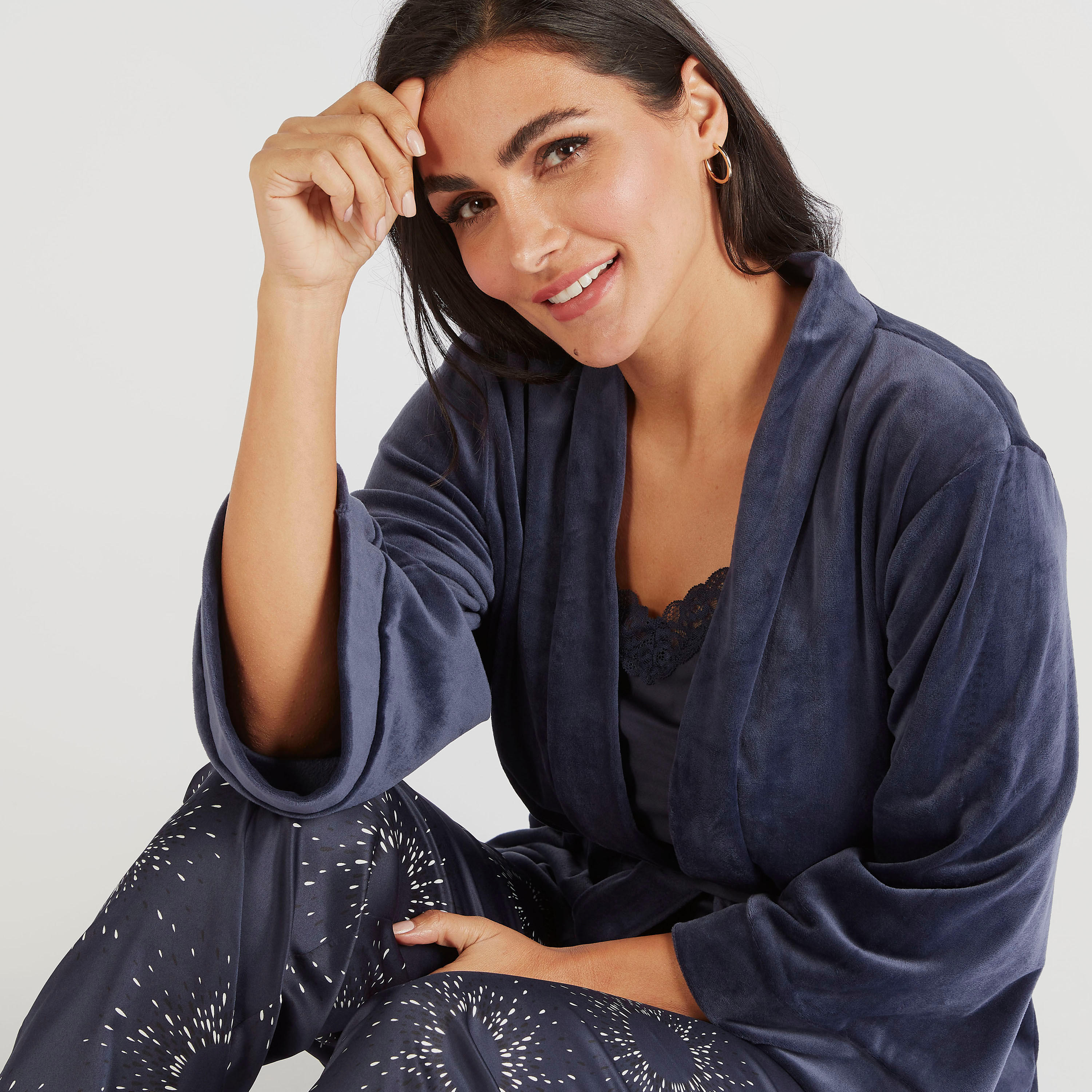 طقم بنطلون بيجاما وبلوزة بطبعات - 3 قطع-women-clothing-nightwear-pyjamas-longsets-image-1