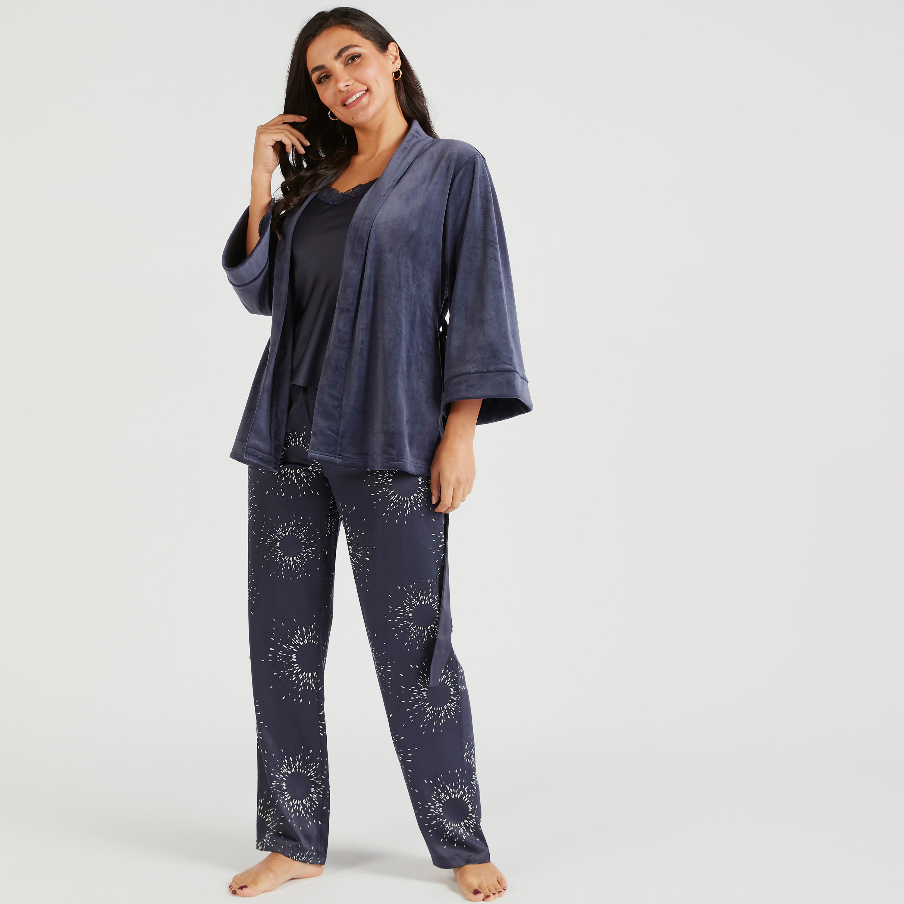 طقم بنطلون بيجاما وبلوزة بطبعات - 3 قطع-women-clothing-nightwear-pyjamas-longsets-image-2