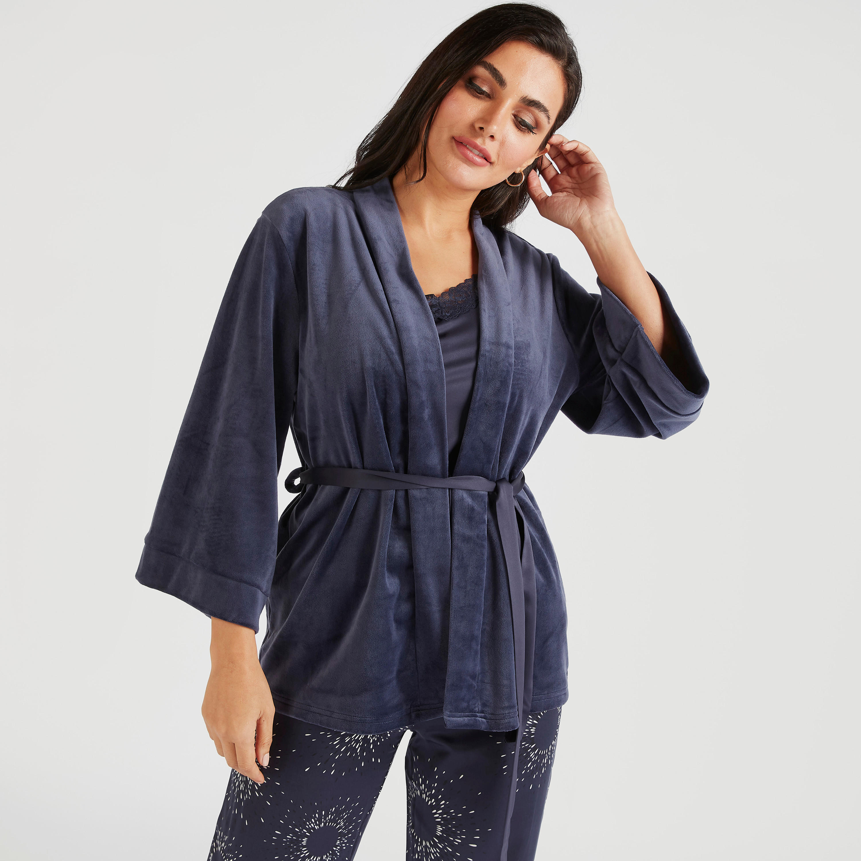 طقم بنطلون بيجاما وبلوزة بطبعات - 3 قطع-women-clothing-nightwear-pyjamas-longsets-image-6