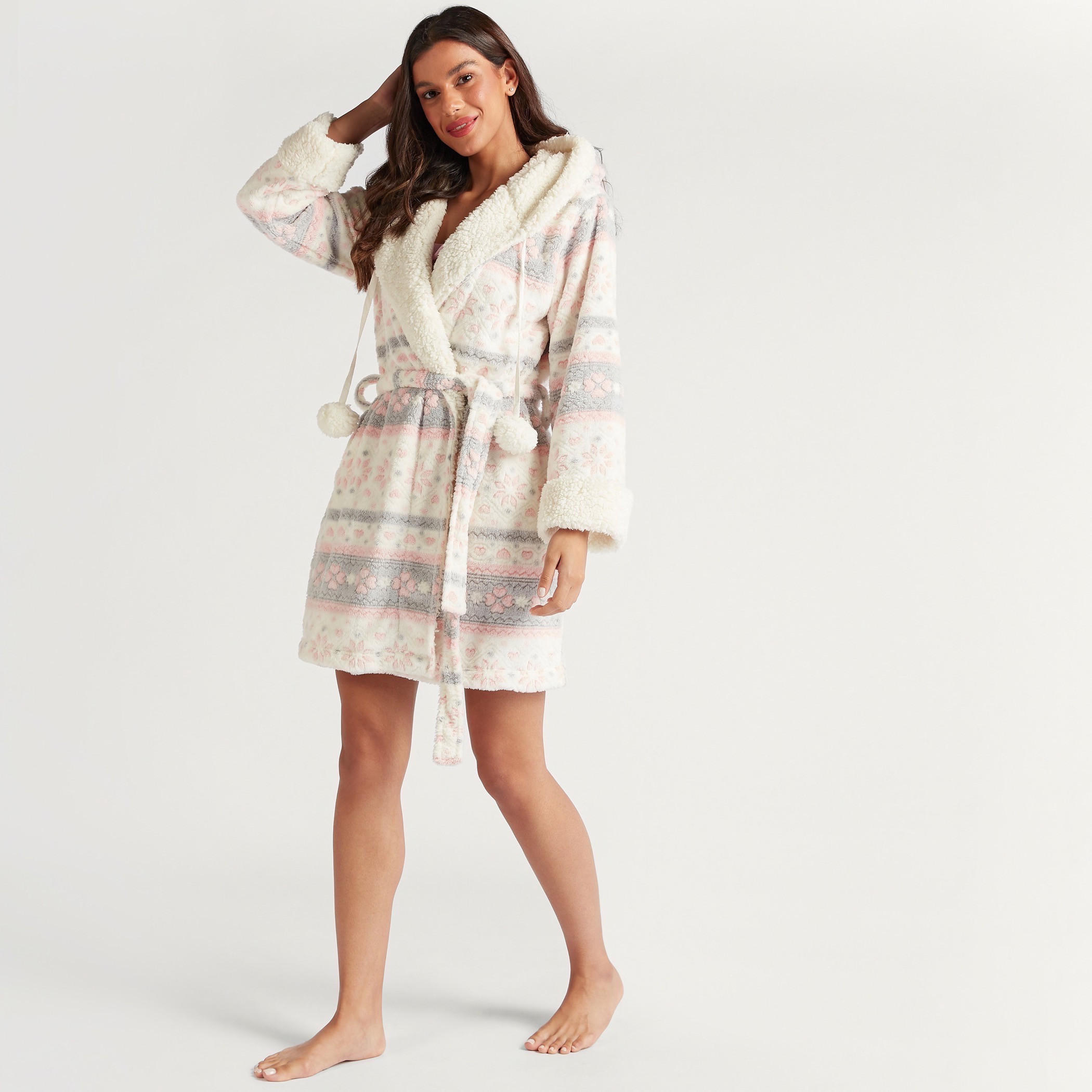 روب نوم بقبّعة وحزام وتفاصيل بوم بوم-women-clothing-nightwear-robes-image-2
