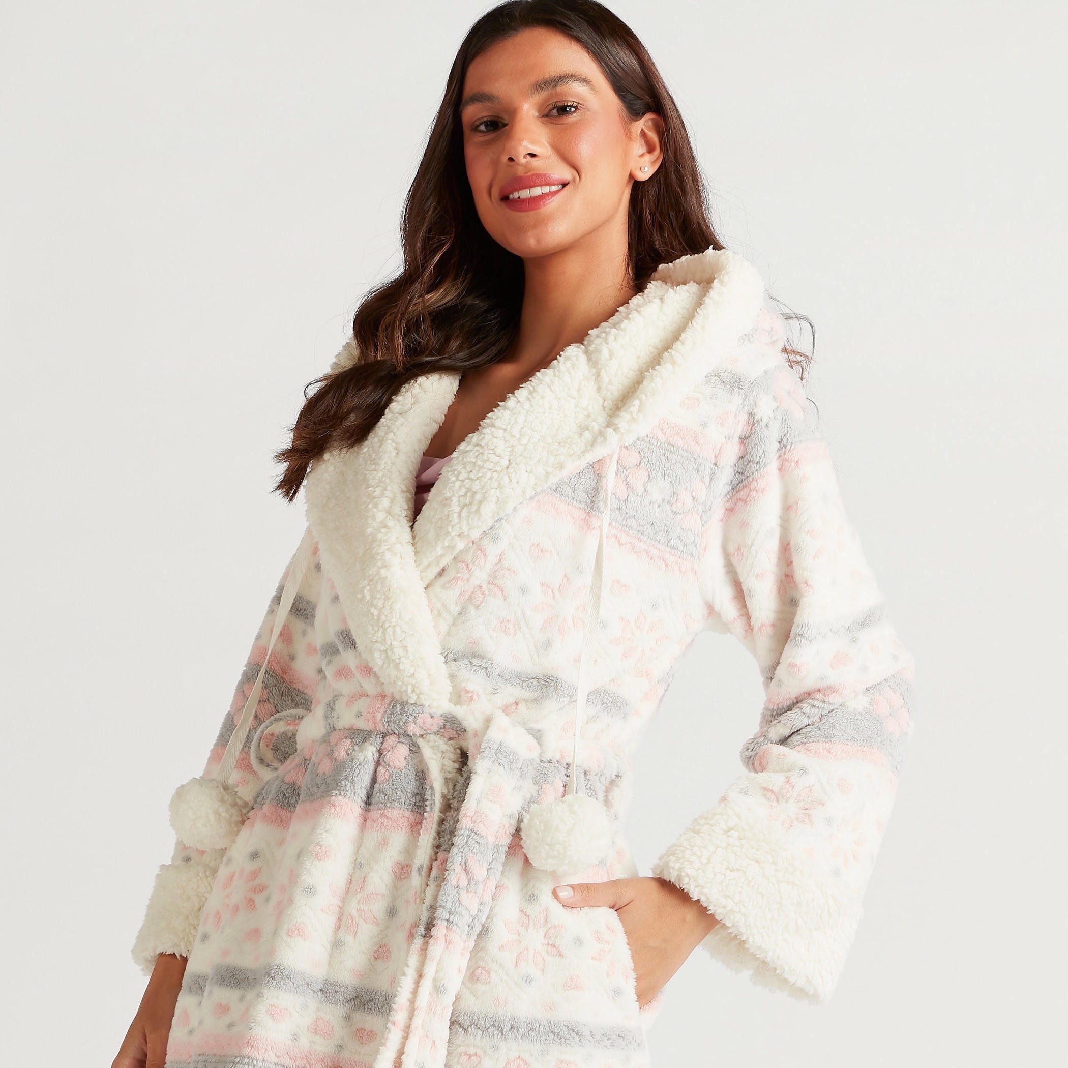 روب نوم بقبّعة وحزام وتفاصيل بوم بوم-women-clothing-nightwear-robes-image-5