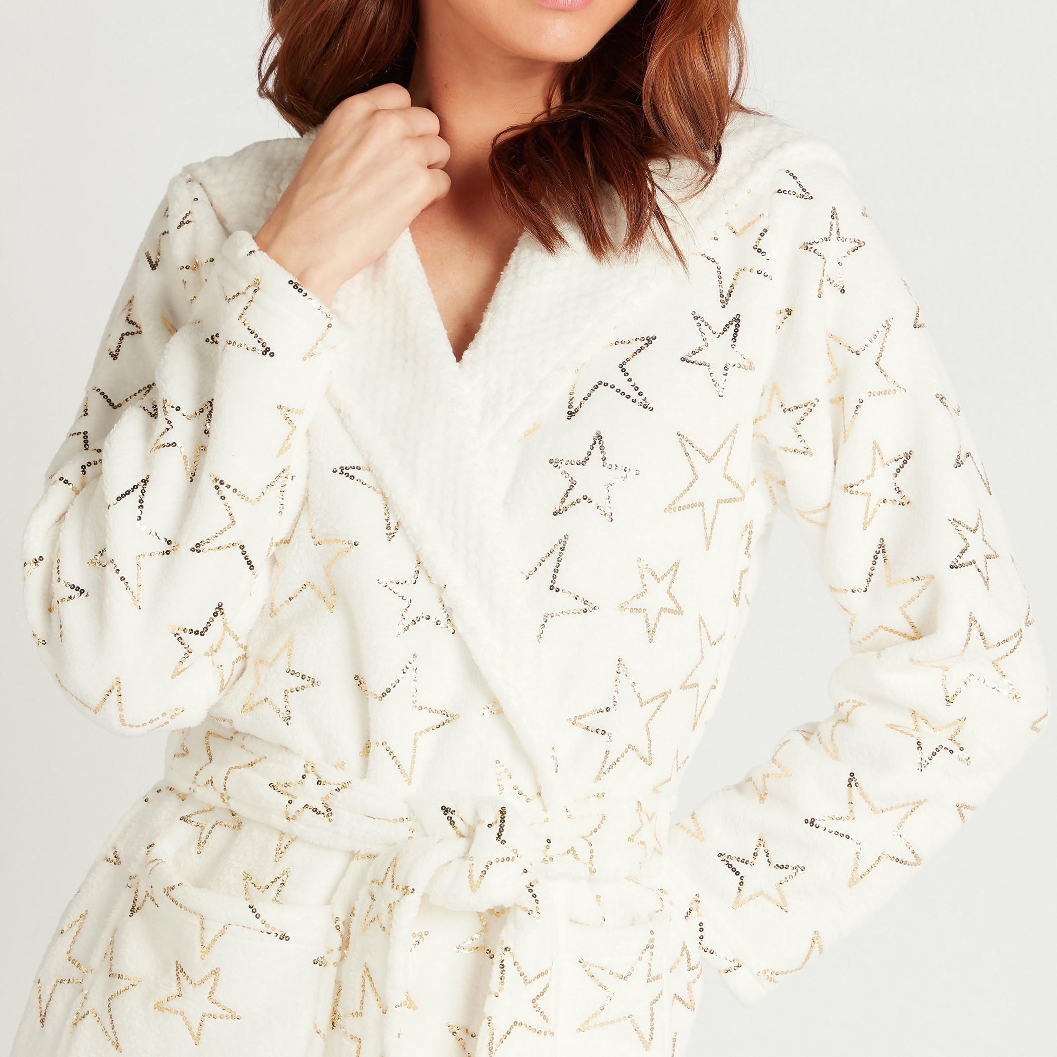 روب نوم مزيّن بالترتر بحزام وقبّعة-women-clothing-nightwear-robes-image-3