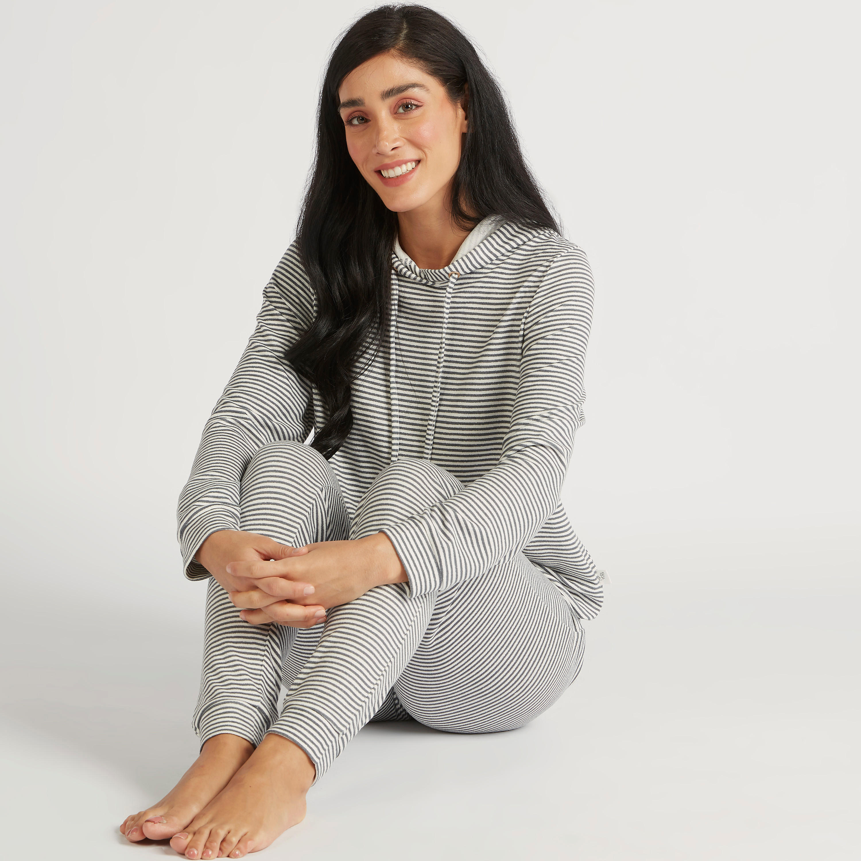 طقم بنطلون بيجاما طويل وتيشيرت مقلّم بأكمام طويلة-women-clothing-nightwear-pyjamas-longsets-image-1