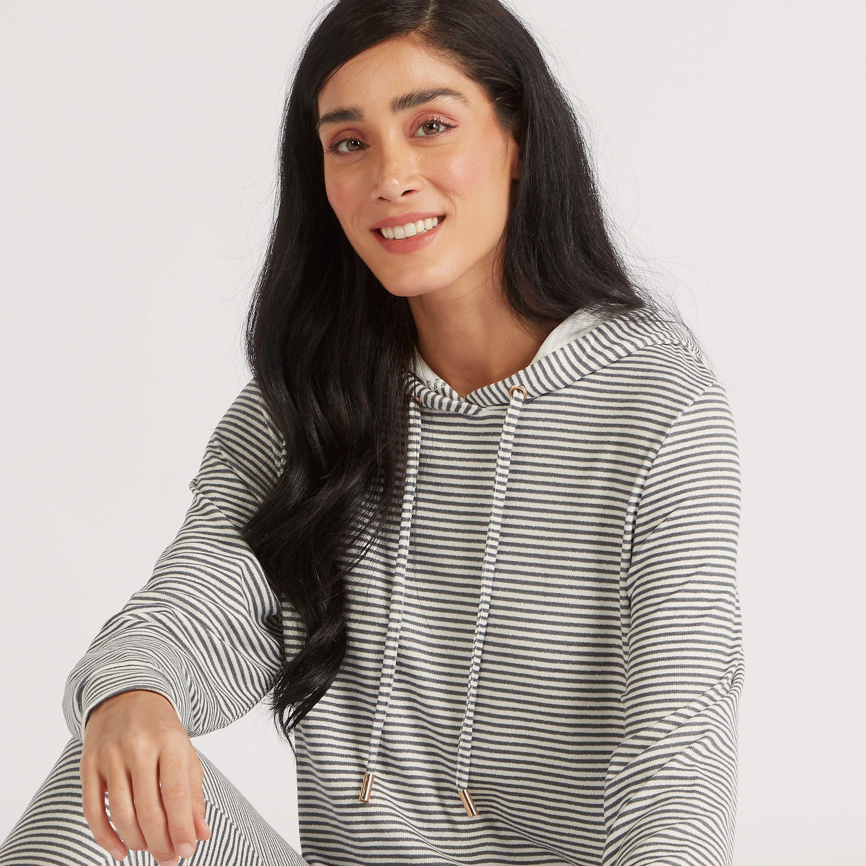 طقم بنطلون بيجاما طويل وتيشيرت مقلّم بأكمام طويلة-women-clothing-nightwear-pyjamas-longsets-image-5