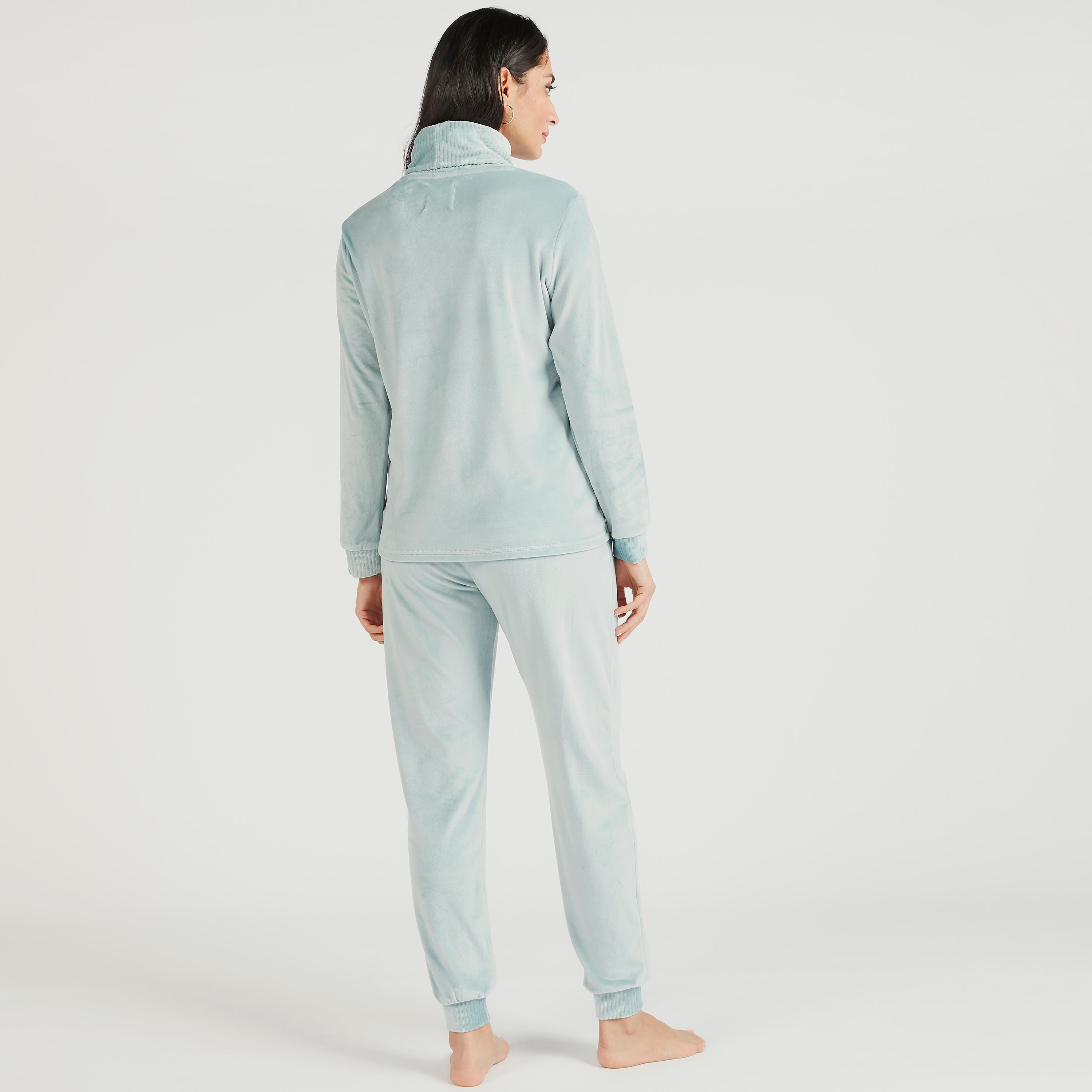 طقم بنطلون بيجاما طويل وتيشيرت بياقة عالية وطبعات-women-clothing-nightwear-pyjamas-longsets-image-4